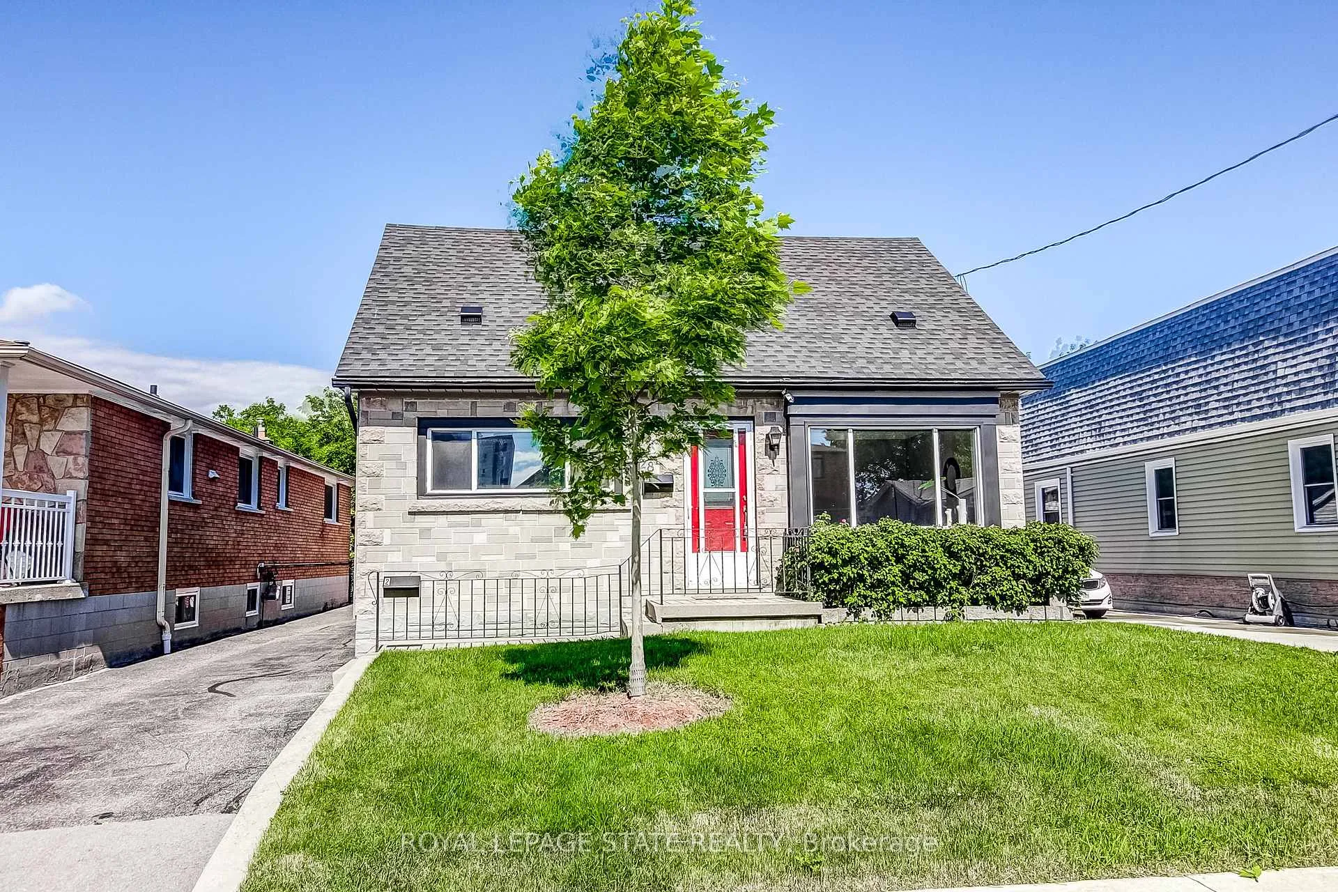 Photo 3 of 28 Delena Avenue S, Hamilton, McQuesten — HOMEH