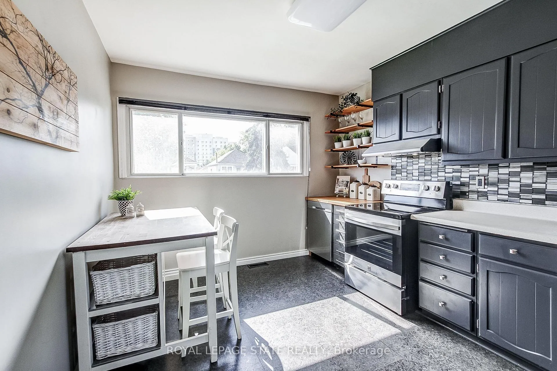Photo 8 of 28 Delena Avenue S, Hamilton, McQuesten — HOMEH