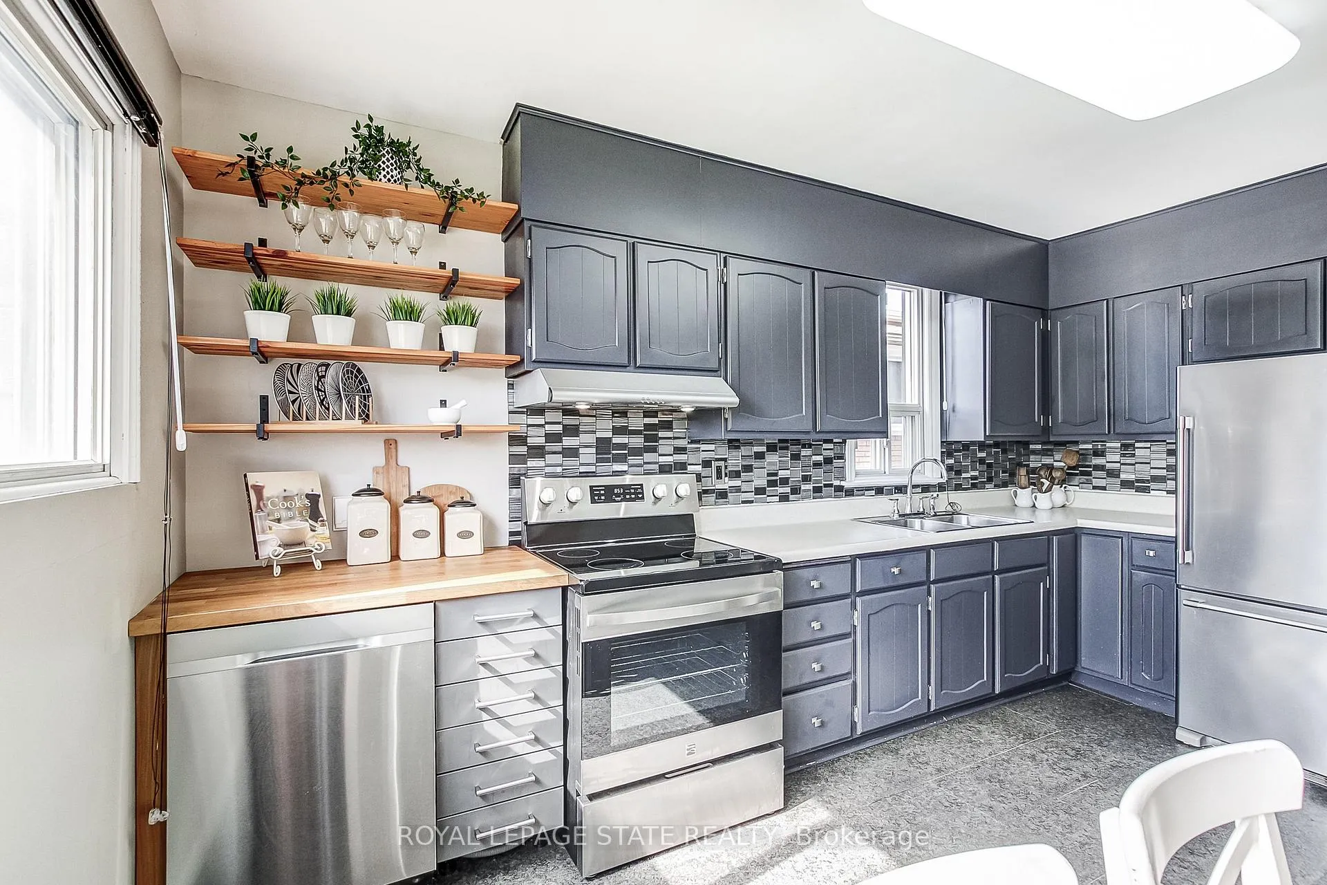 Photo 9 of 28 Delena Avenue S, Hamilton, McQuesten — HOMEH