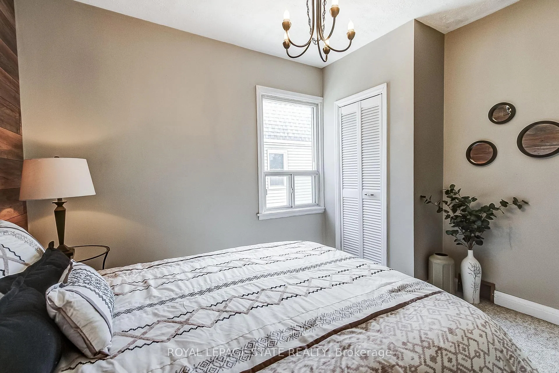 Photo 12 of 28 Delena Avenue S, Hamilton, McQuesten — HOMEH