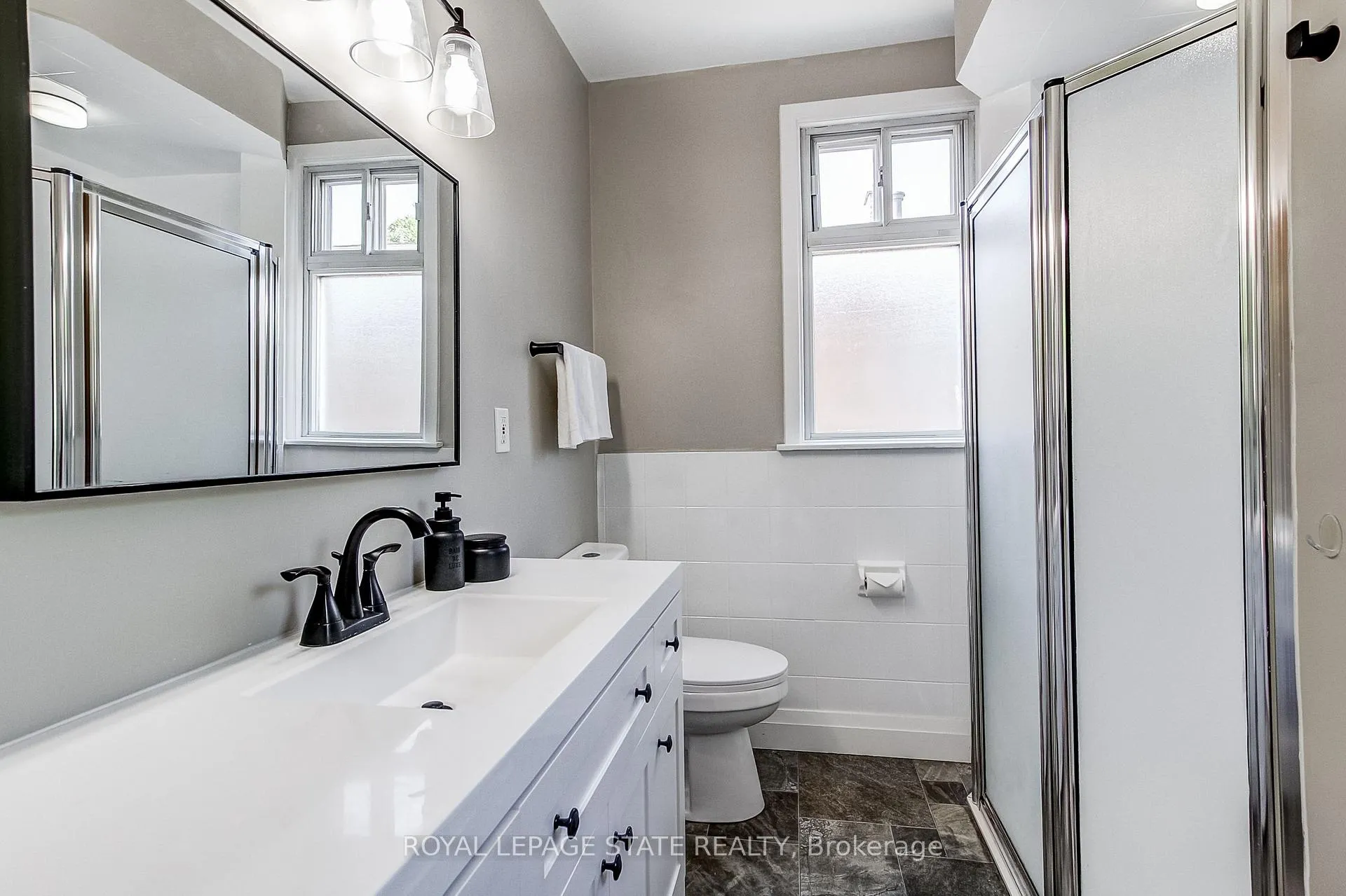 Photo 14 of 28 Delena Avenue S, Hamilton, McQuesten — HOMEH