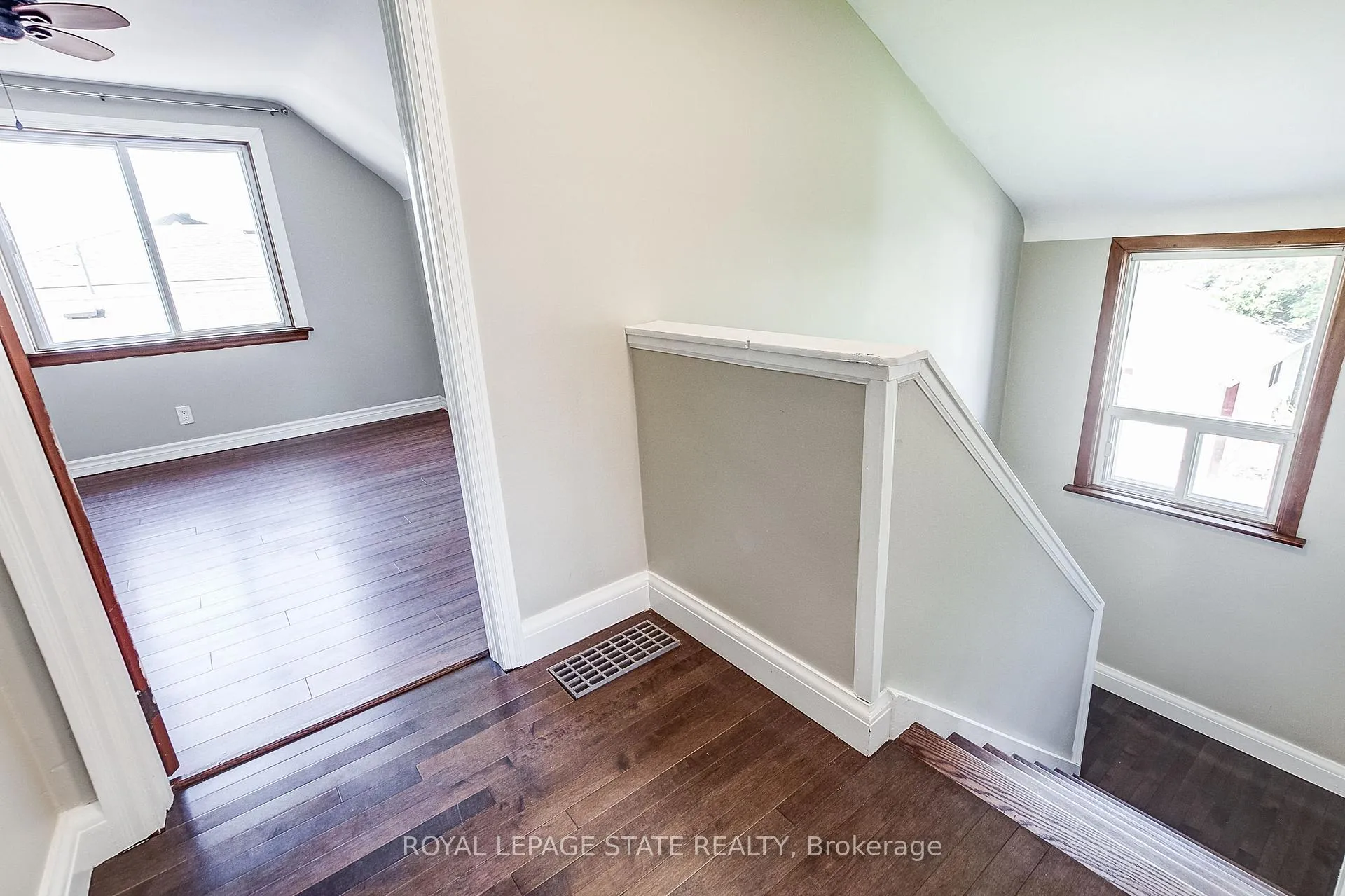 Photo 15 of 28 Delena Avenue S, Hamilton, McQuesten — HOMEH