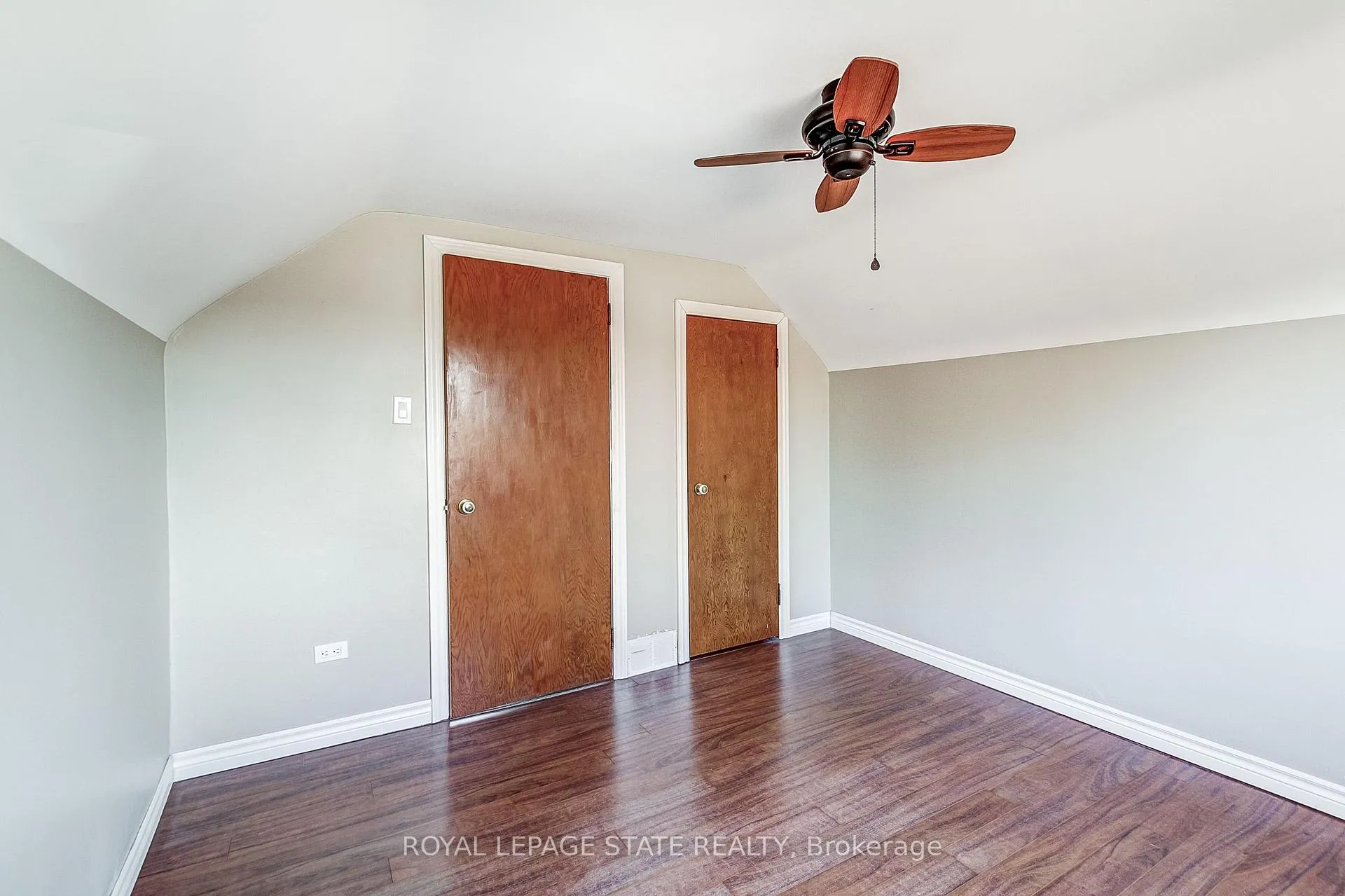 Photo 17 of 28 Delena Avenue S, Hamilton, McQuesten — HOMEH