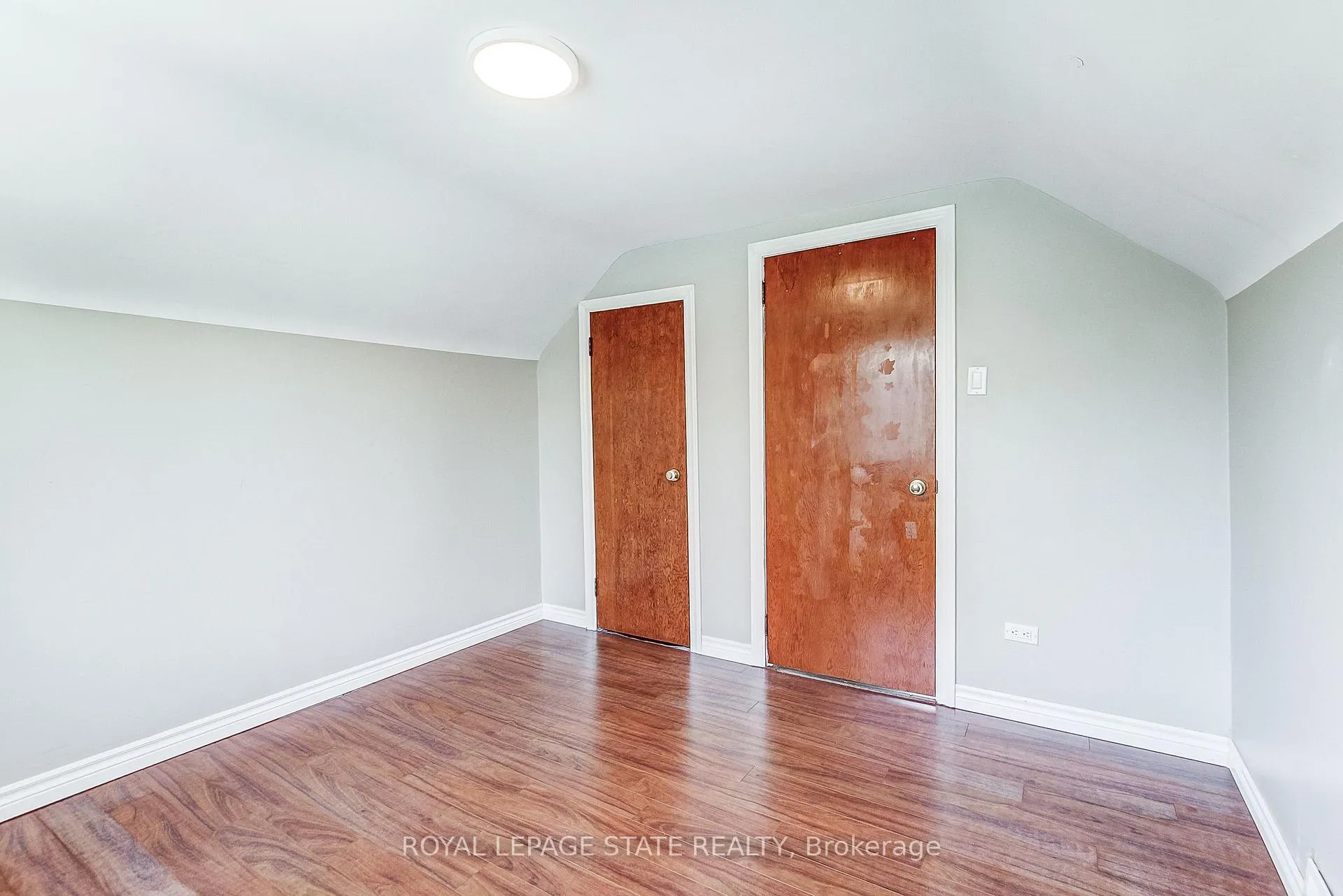 Photo 19 of 28 Delena Avenue S, Hamilton, McQuesten — HOMEH