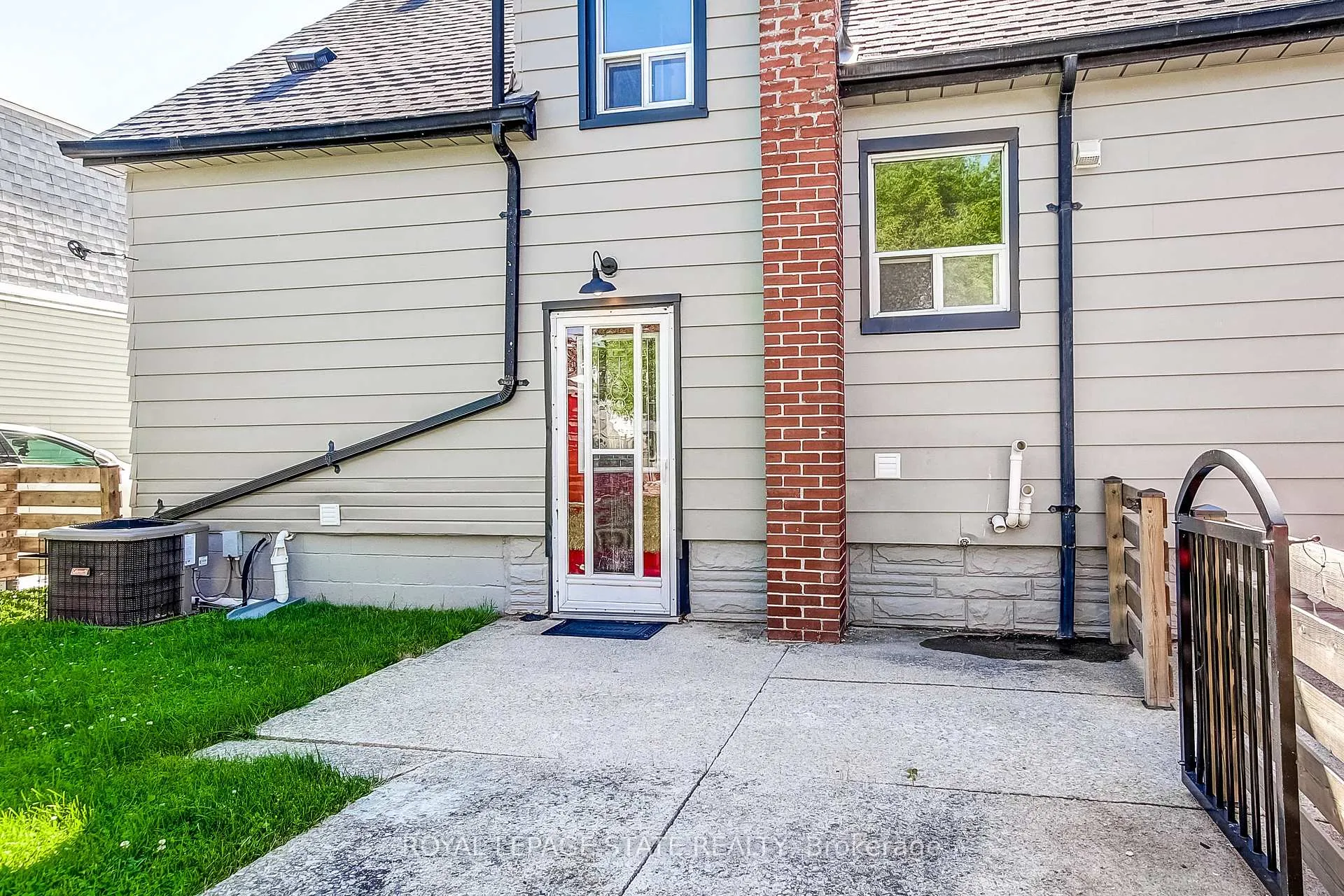 Photo 24 of 28 Delena Avenue S, Hamilton, McQuesten — HOMEH