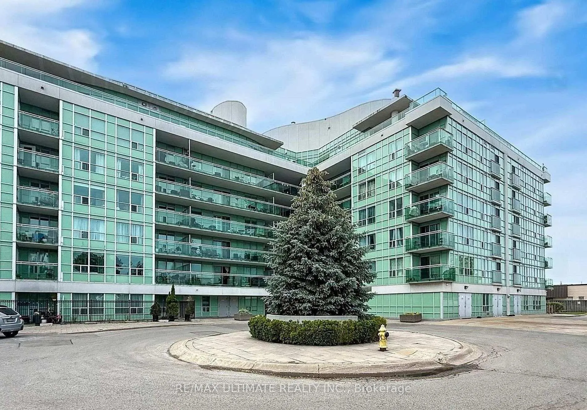 Front of Unit 425, 60 Fairfax Crescent