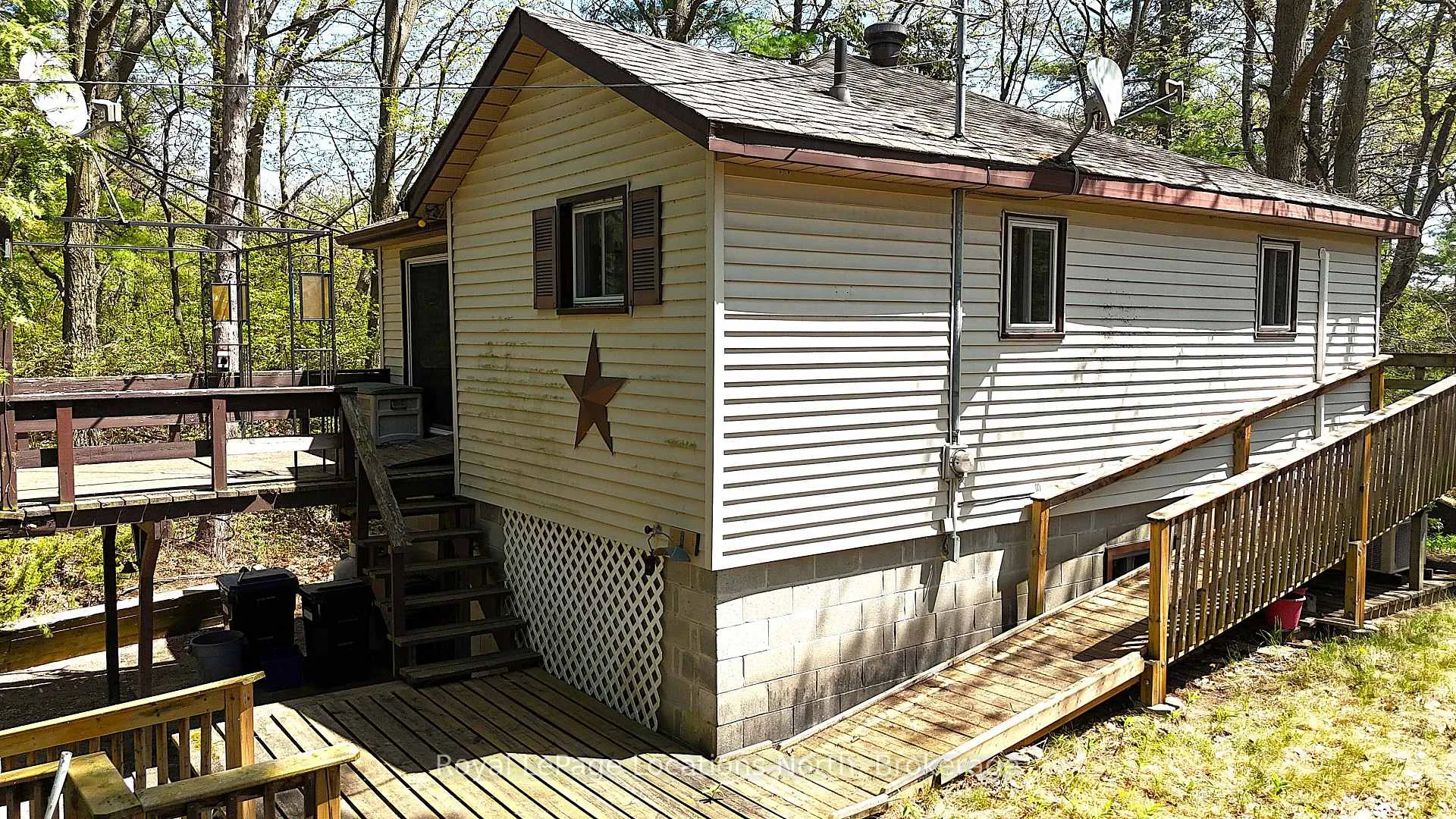 Photo 2 of 25 Balmoral Avenue, Tiny, Rural Tiny — HOMEH
