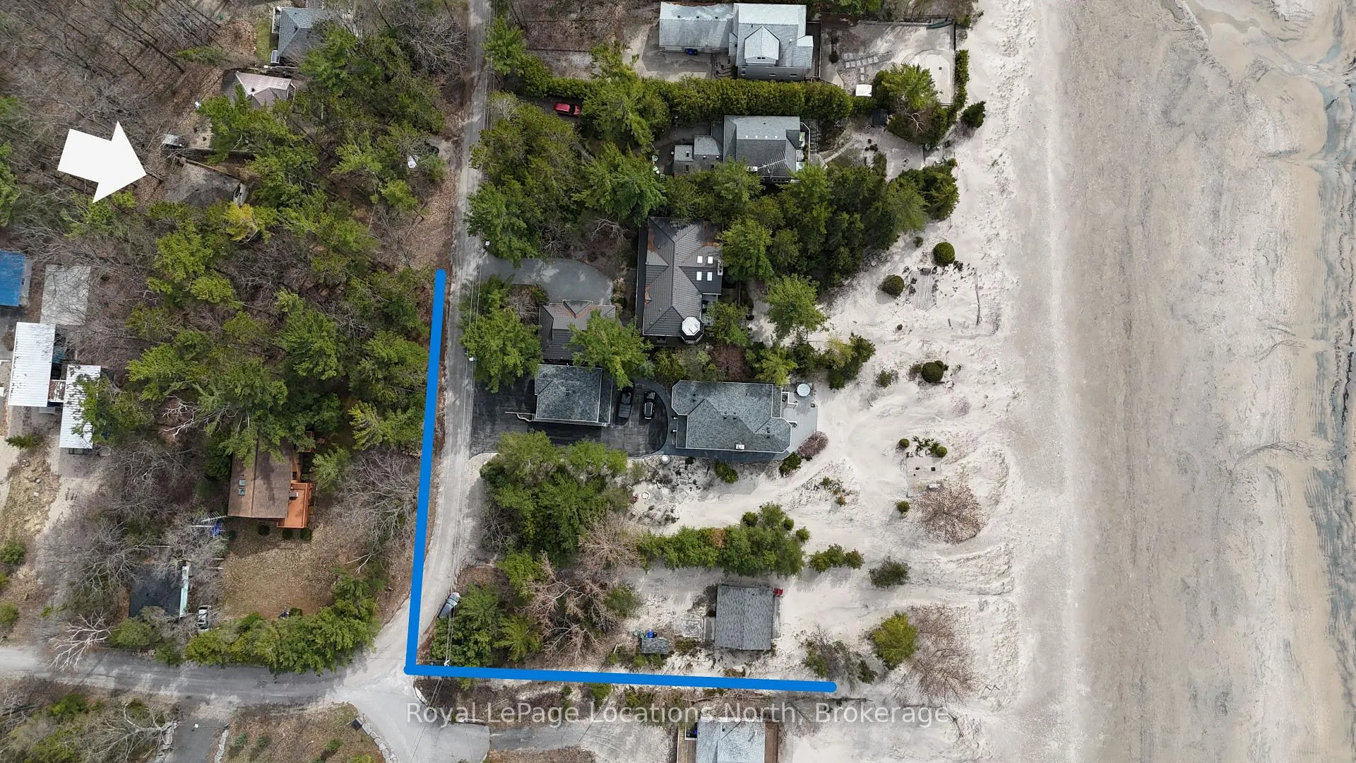 Photo 4 of 25 Balmoral Avenue, Tiny, Rural Tiny — HOMEH