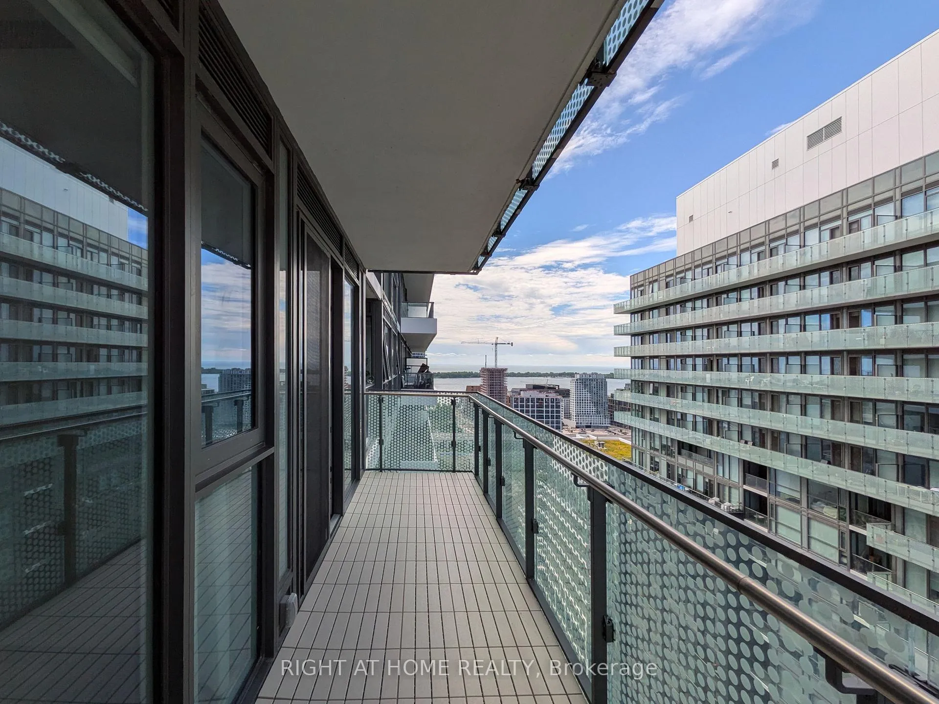 Photo 5 of Unit 2715, 70 Princess Street, Toronto, Moss Park — HOMEH