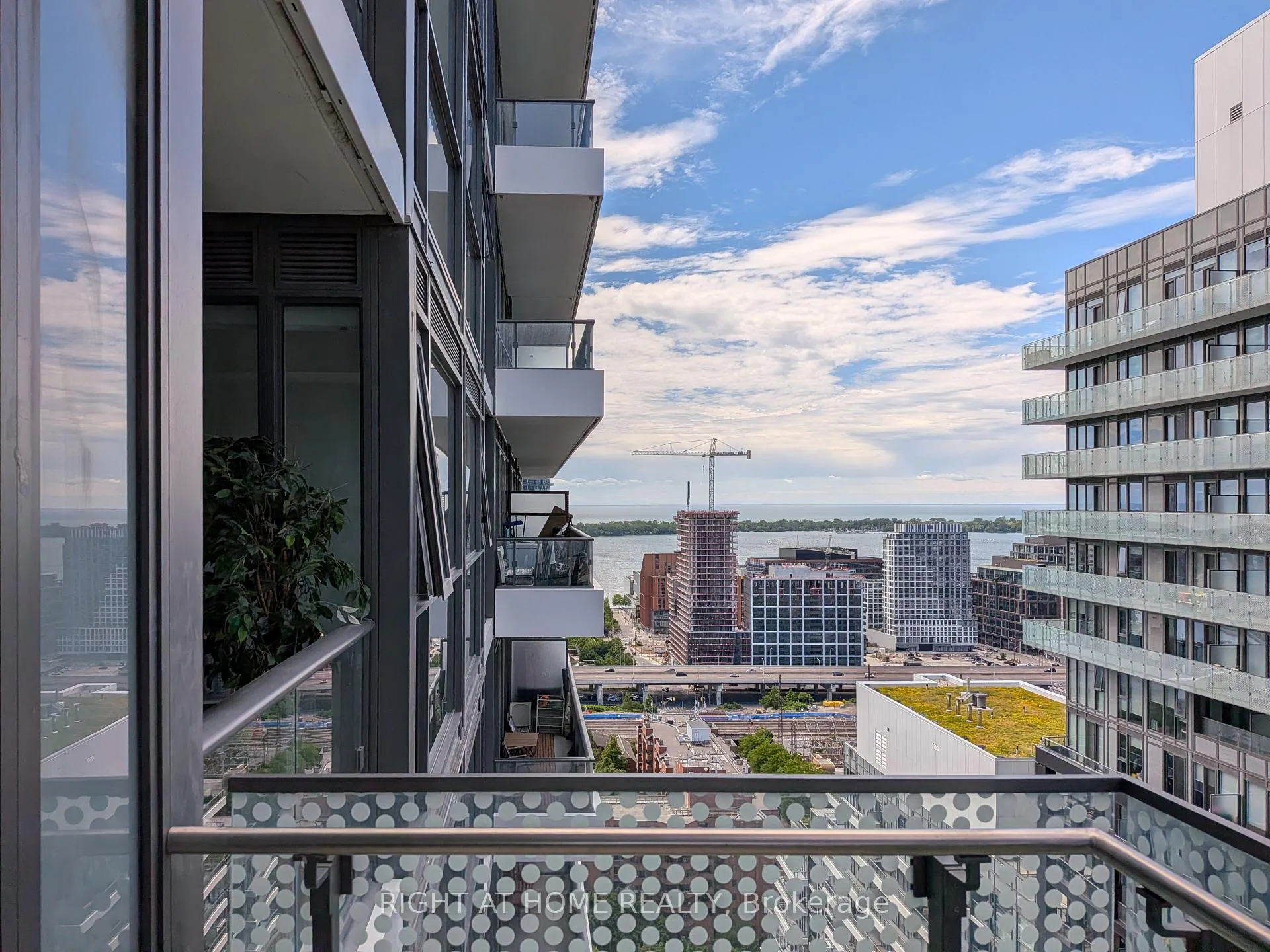 Photo 6 of Unit 2715, 70 Princess Street, Toronto, Moss Park — HOMEH