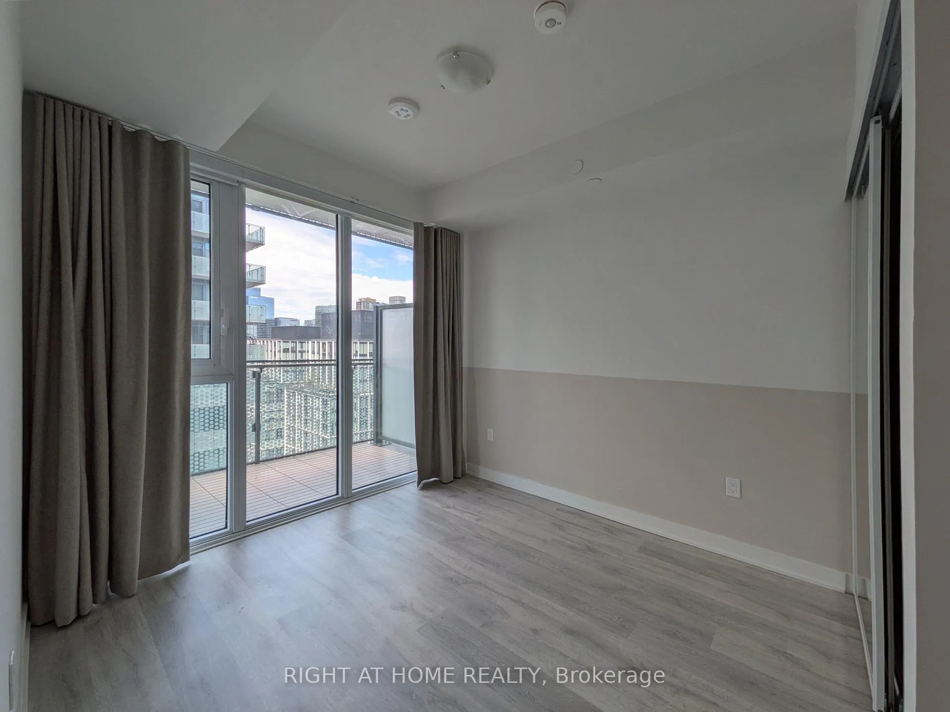 Photo 8 of Unit 2715, 70 Princess Street, Toronto, Moss Park — HOMEH