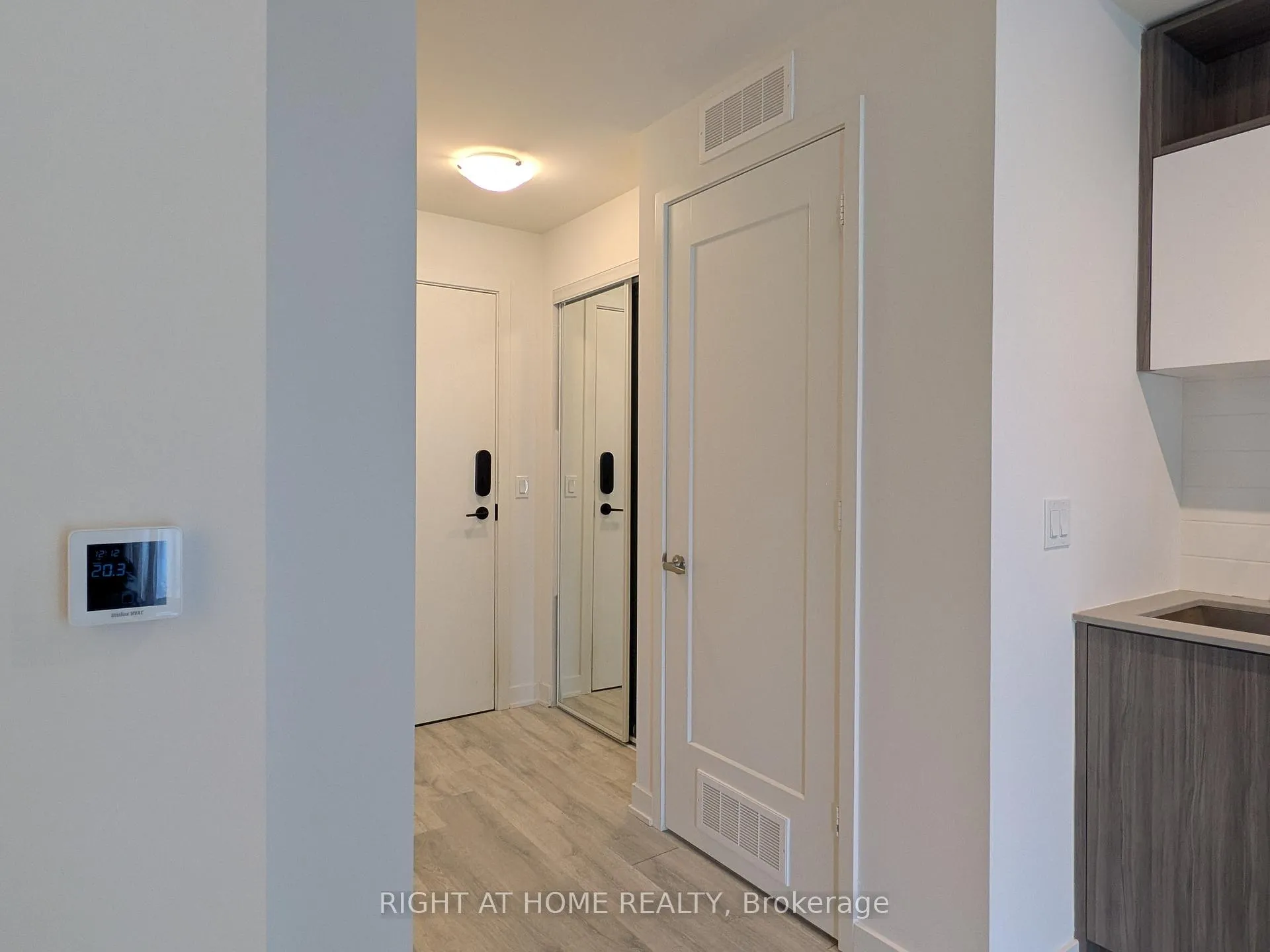 Photo 13 of Unit 2715, 70 Princess Street, Toronto, Moss Park — HOMEH