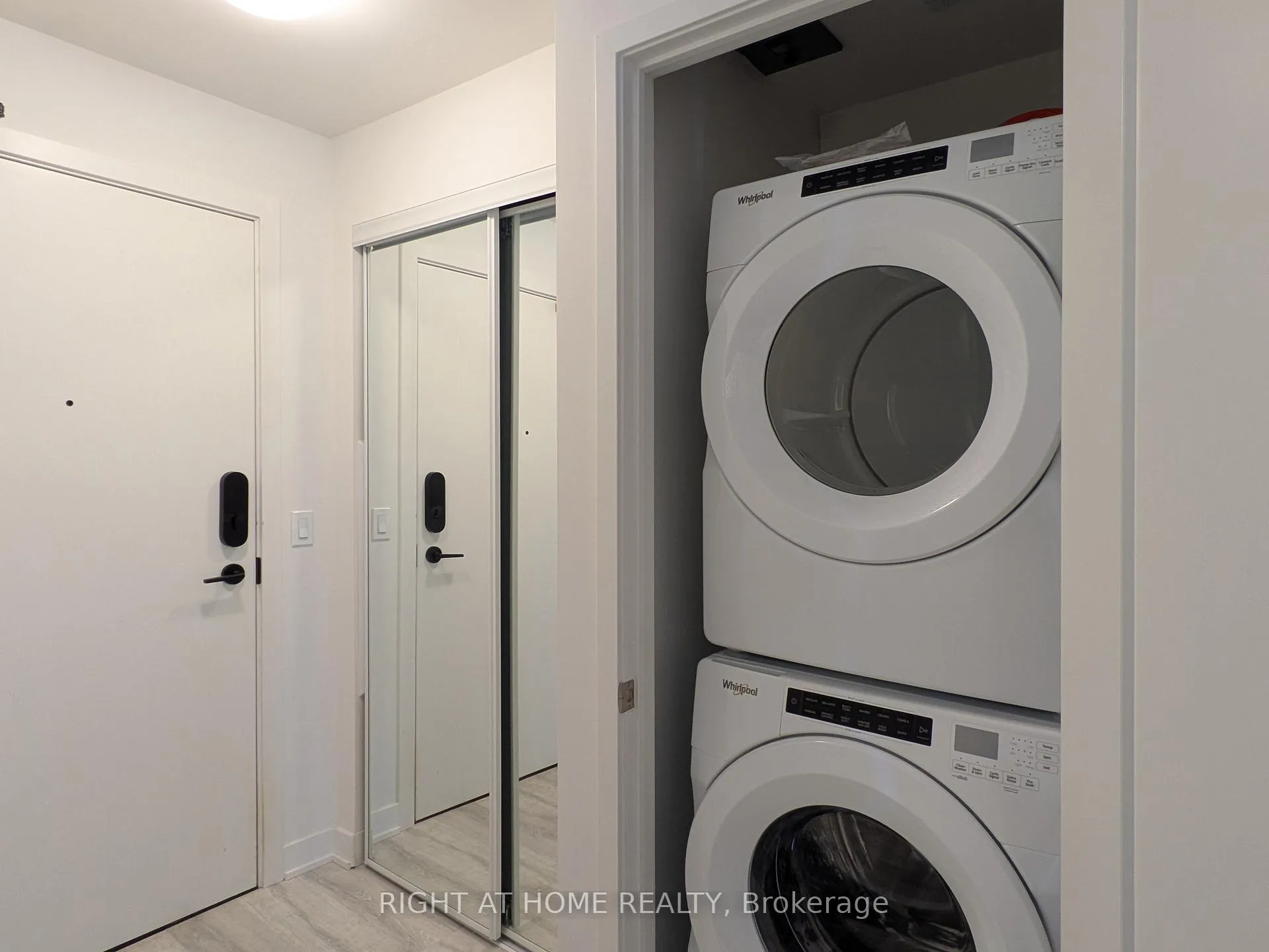 Photo 14 of Unit 2715, 70 Princess Street, Toronto, Moss Park — HOMEH
