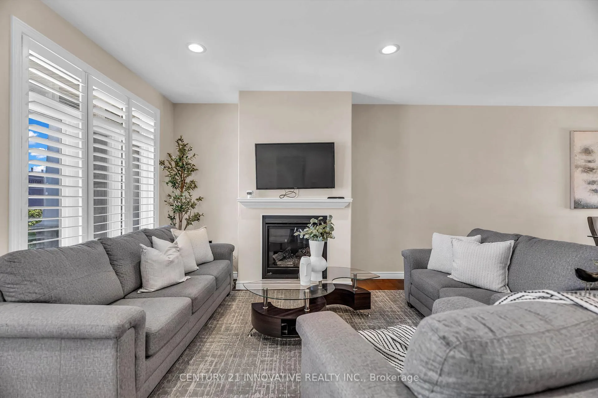 Photo 5 of 212 Summerset Place, Chatham-Kent — HOMEH