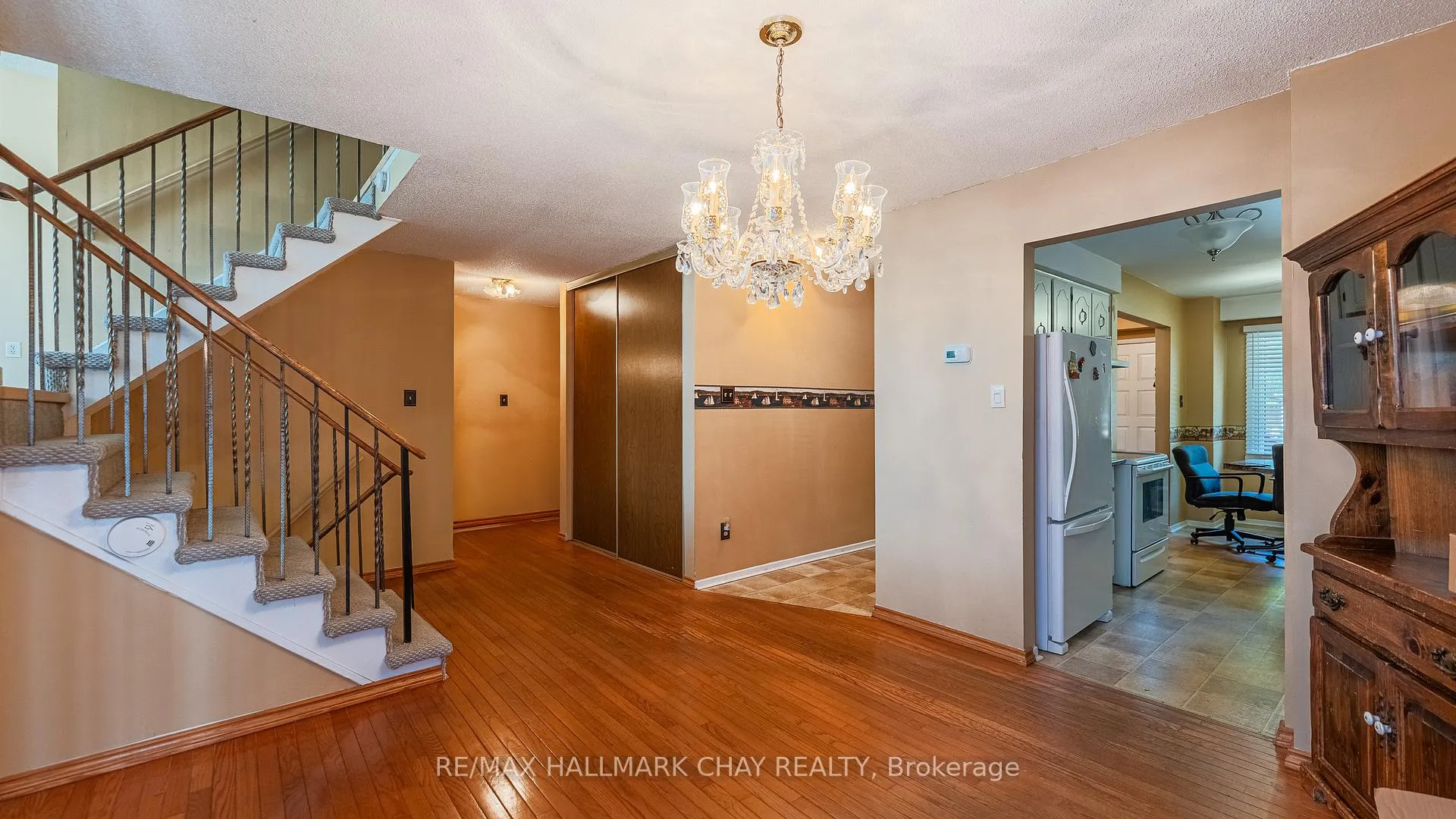 Photo 7 of 22 Rowe Court, Brampton, Brampton West — HOMEH
