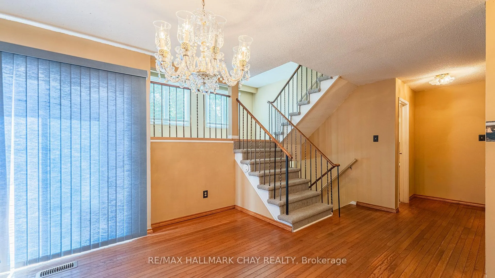 Photo 8 of 22 Rowe Court, Brampton, Brampton West — HOMEH