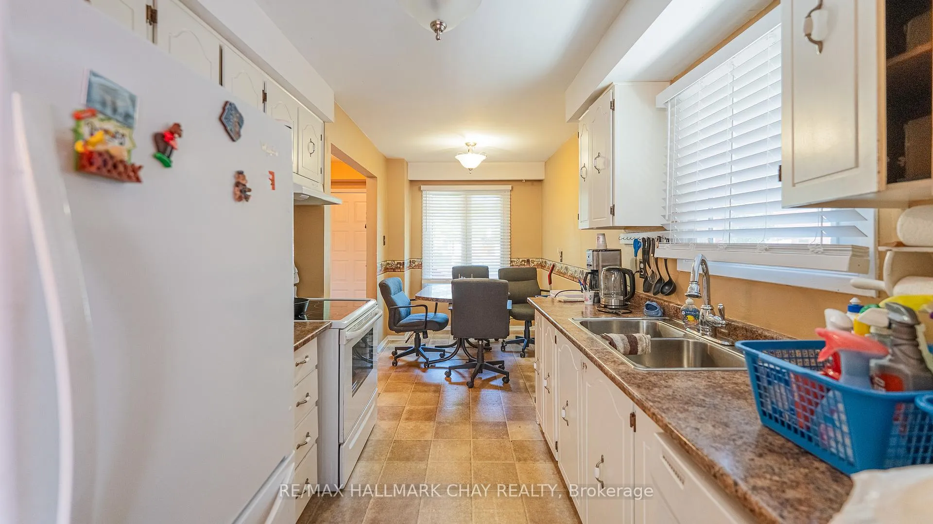 Photo 9 of 22 Rowe Court, Brampton, Brampton West — HOMEH