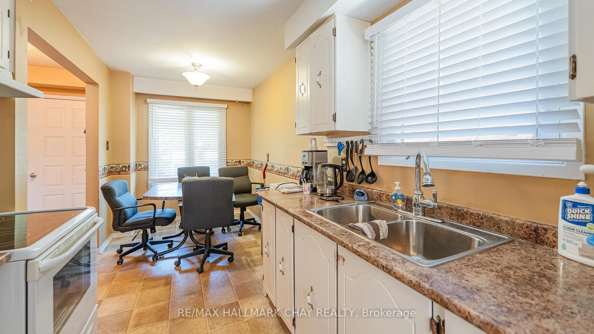 Photo 10 of 22 Rowe Court, Brampton, Brampton West — HOMEH