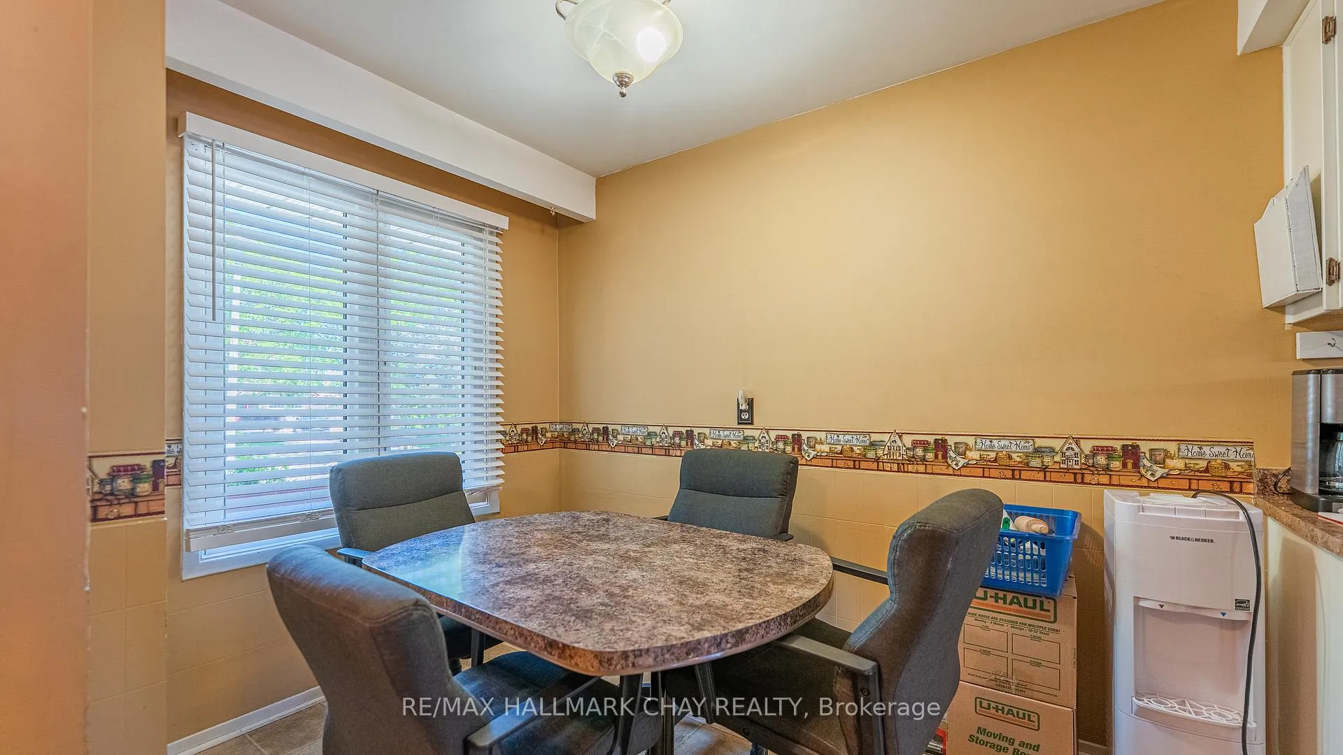 Photo 11 of 22 Rowe Court, Brampton, Brampton West — HOMEH