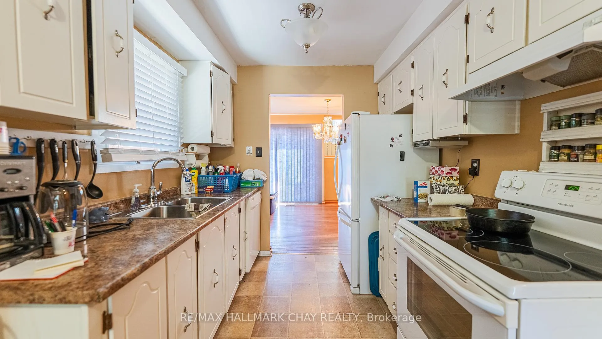 Photo 12 of 22 Rowe Court, Brampton, Brampton West — HOMEH