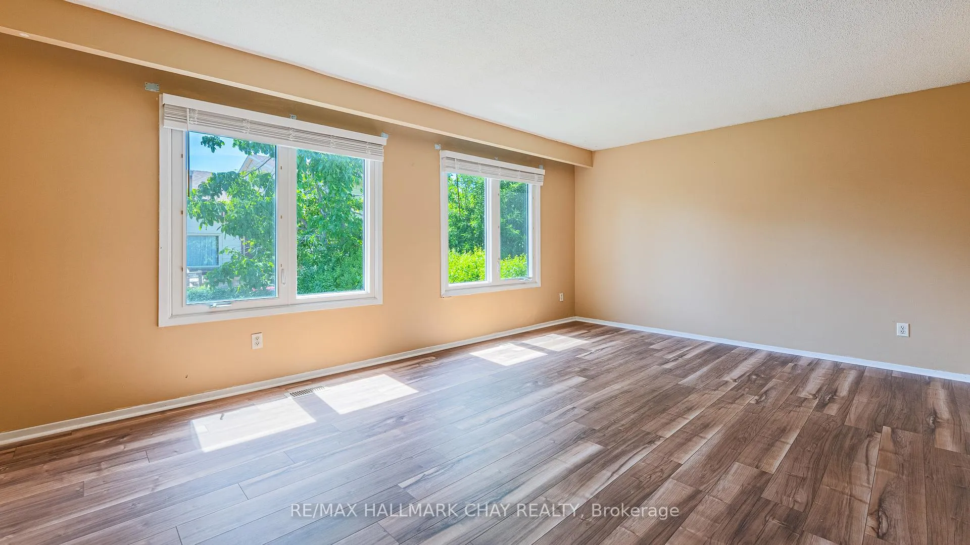 Photo 14 of 22 Rowe Court, Brampton, Brampton West — HOMEH