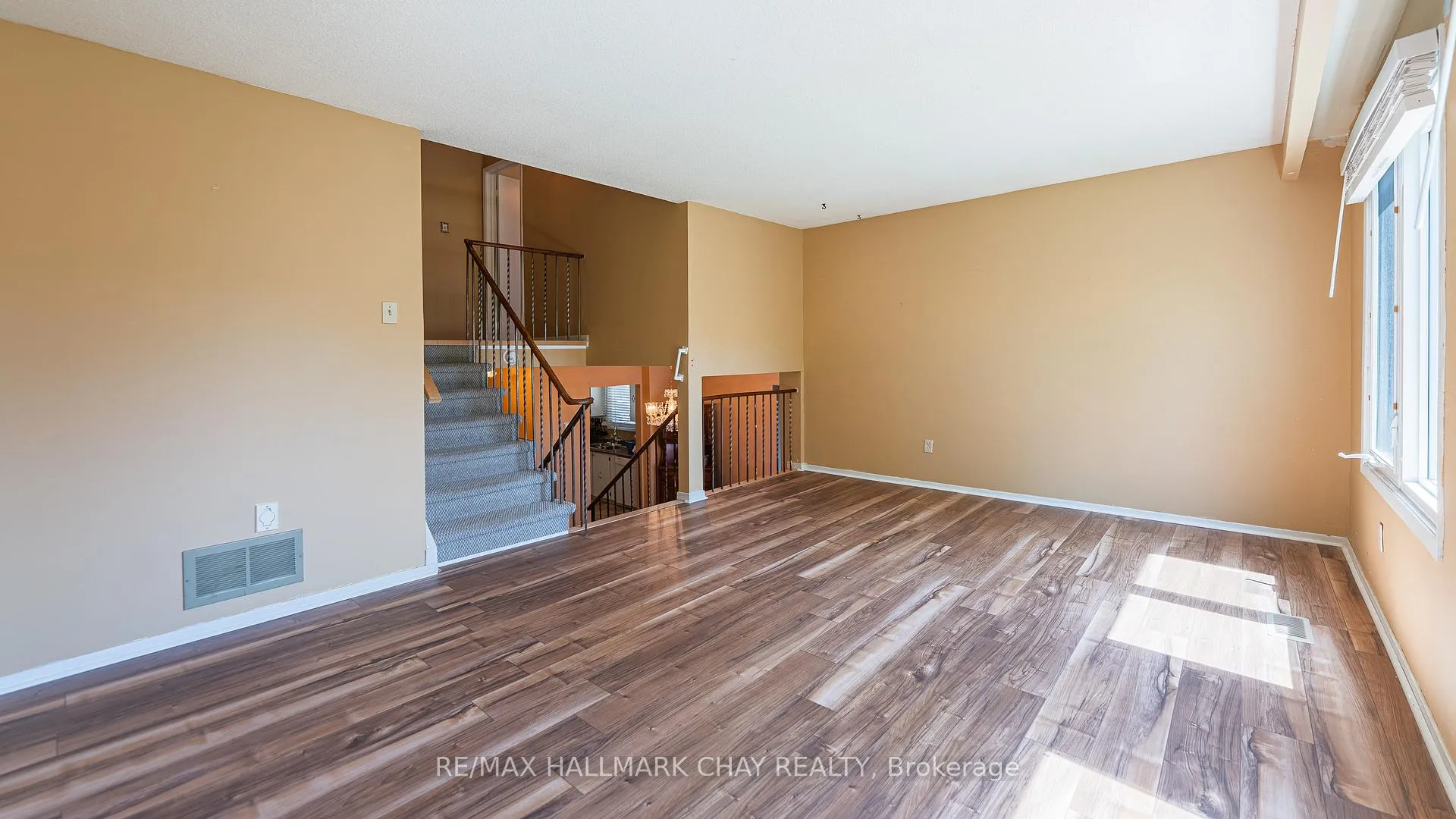 Photo 17 of 22 Rowe Court, Brampton, Brampton West — HOMEH