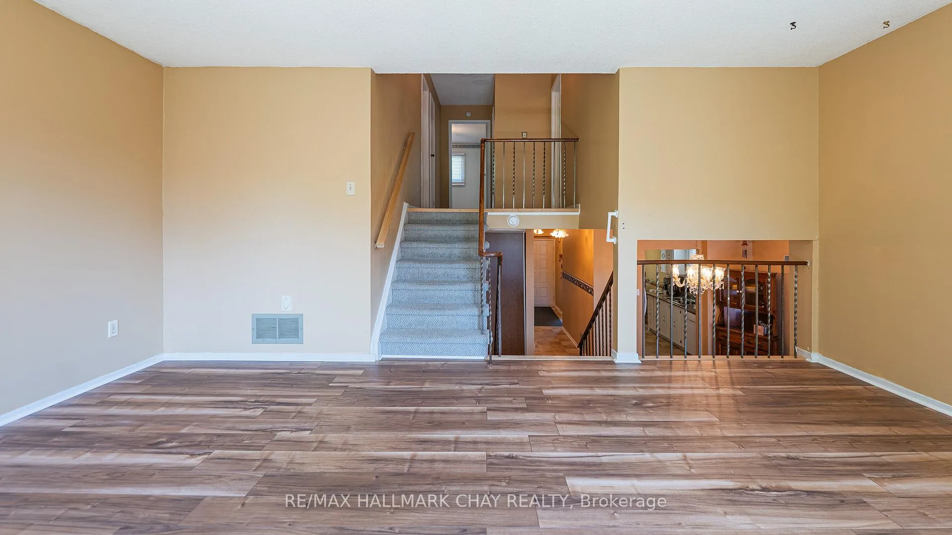 Photo 18 of 22 Rowe Court, Brampton, Brampton West — HOMEH