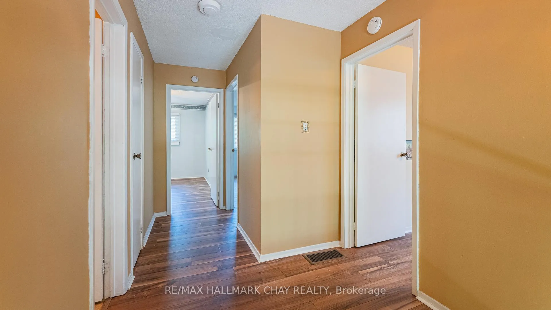 Photo 19 of 22 Rowe Court, Brampton, Brampton West — HOMEH