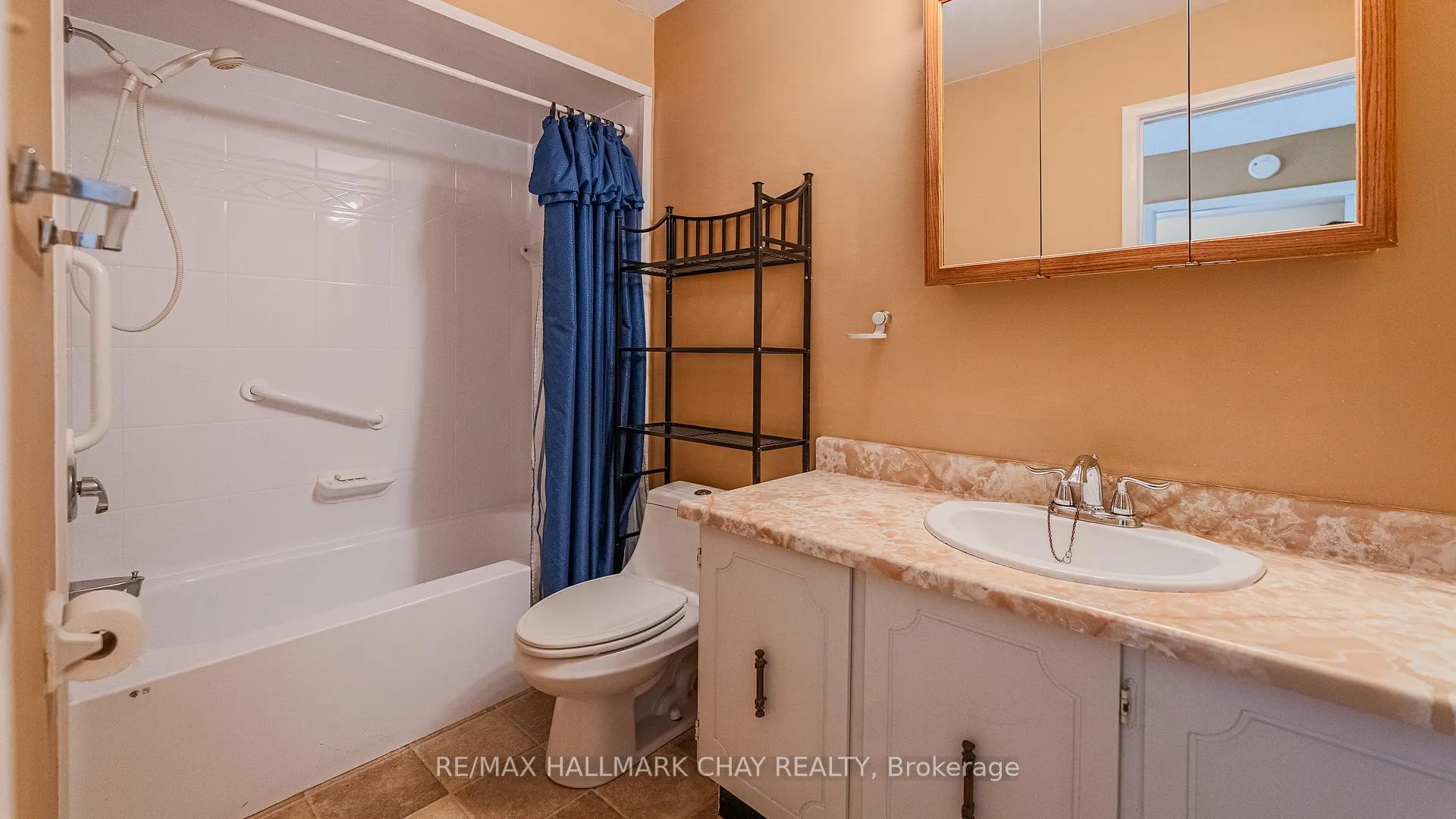 Photo 20 of 22 Rowe Court, Brampton, Brampton West — HOMEH