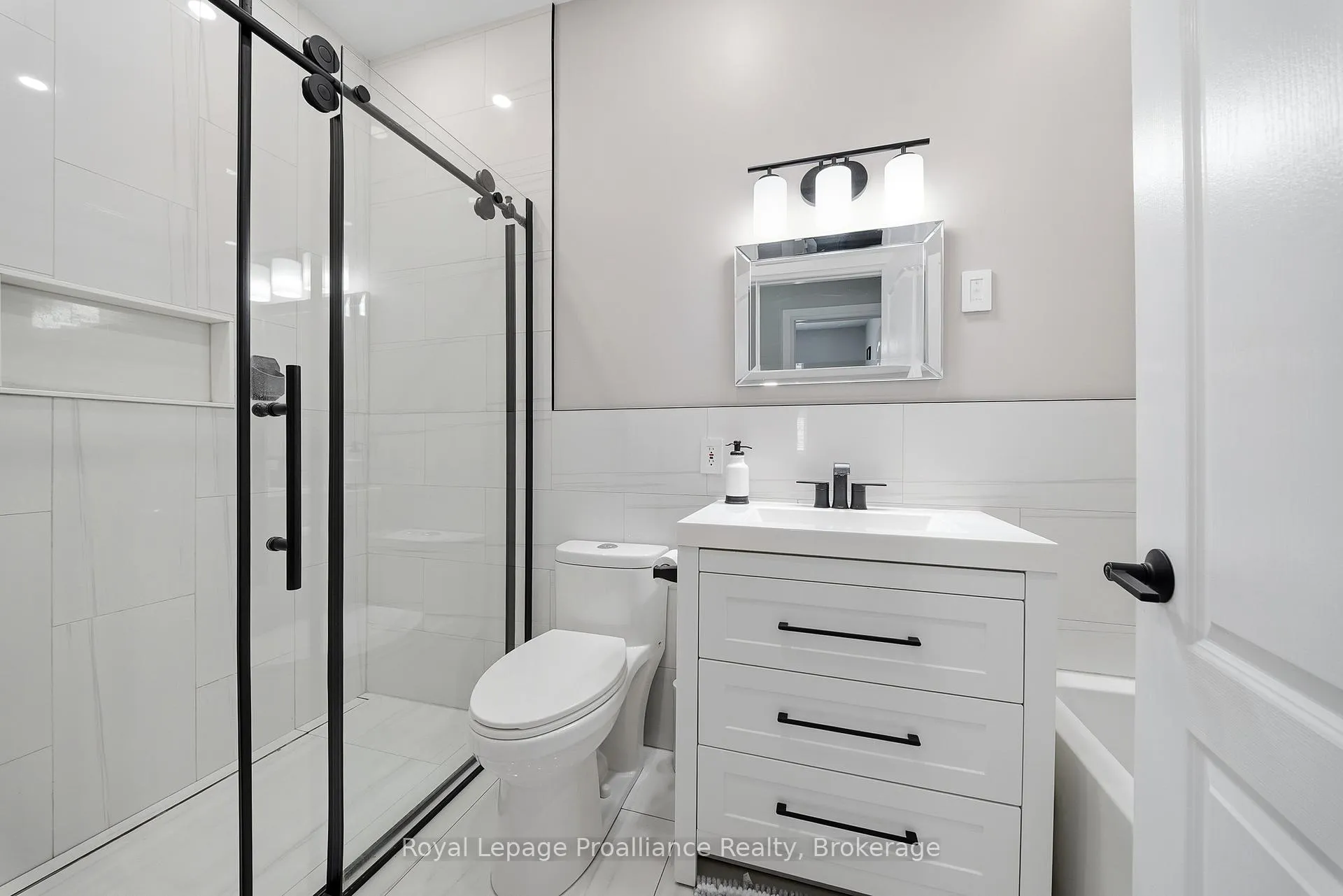 Photo 20 of 29 Hickory Grove, Belleville, Belleville Ward — HOMEH