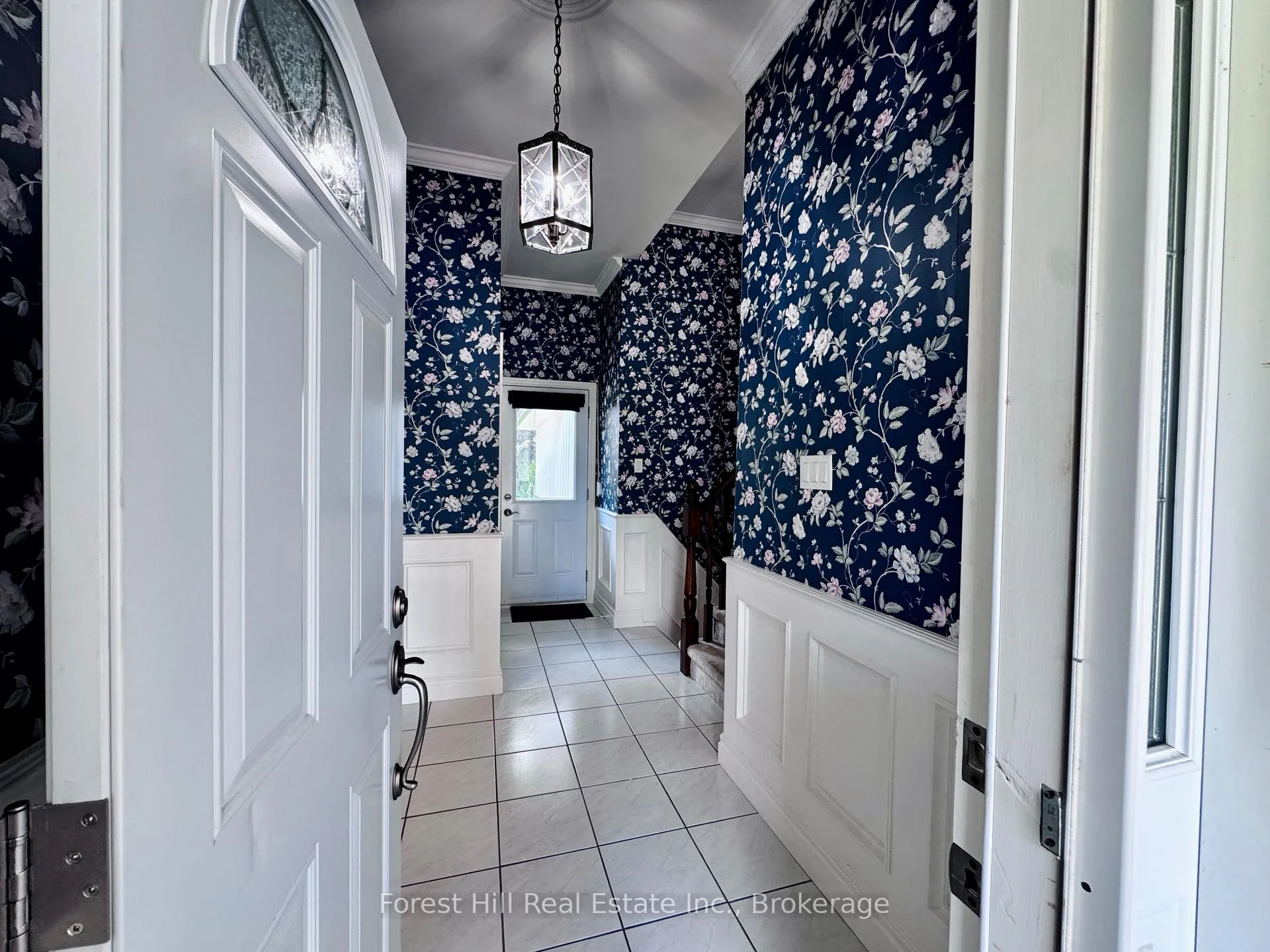 Photo 3 of 4278 Longmoor Drive, Burlington, Shoreacres — HOMEH