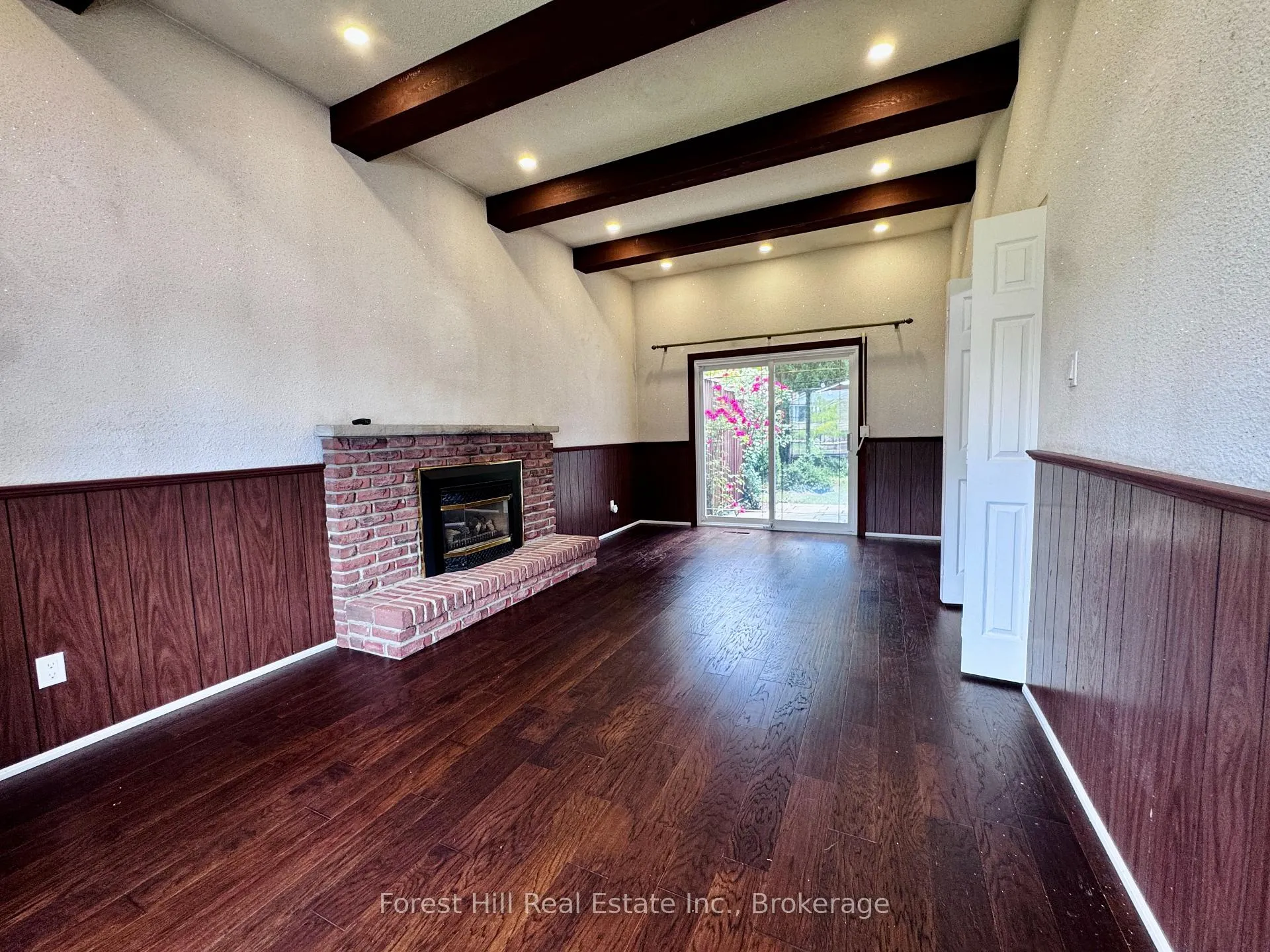 Photo 4 of 4278 Longmoor Drive, Burlington, Shoreacres — HOMEH