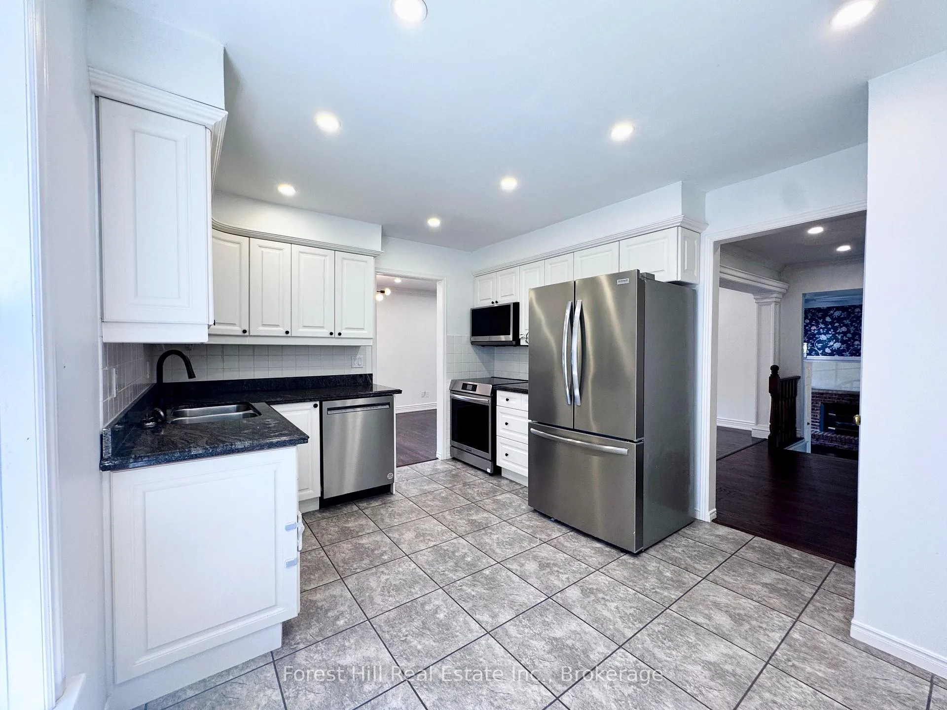 Photo 6 of 4278 Longmoor Drive, Burlington, Shoreacres — HOMEH