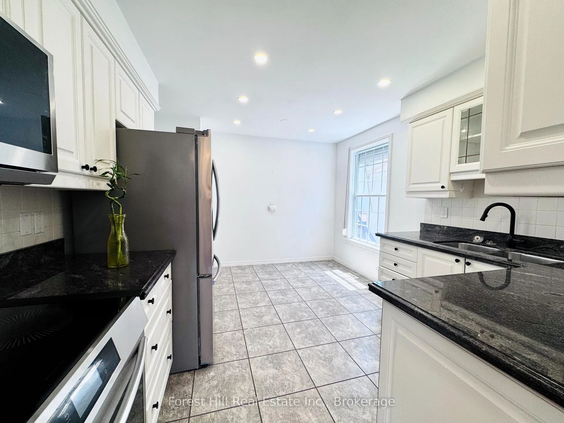 Photo 7 of 4278 Longmoor Drive, Burlington, Shoreacres — HOMEH