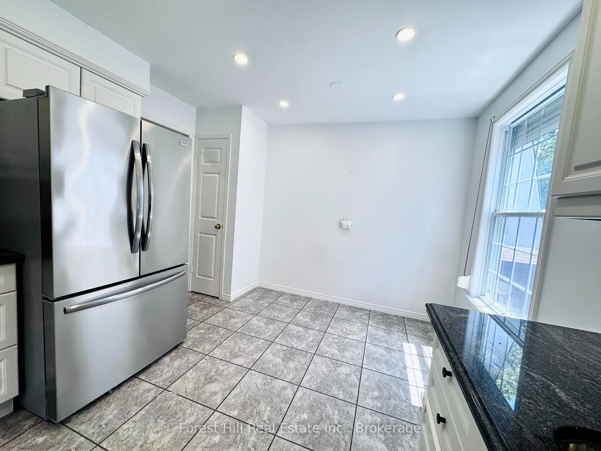 Photo 9 of 4278 Longmoor Drive, Burlington, Shoreacres — HOMEH