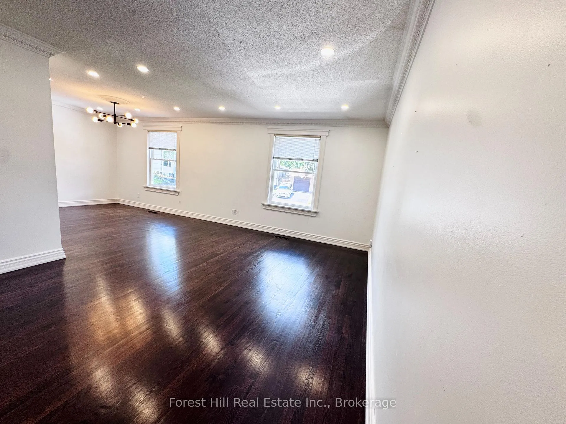 Photo 10 of 4278 Longmoor Drive, Burlington, Shoreacres — HOMEH