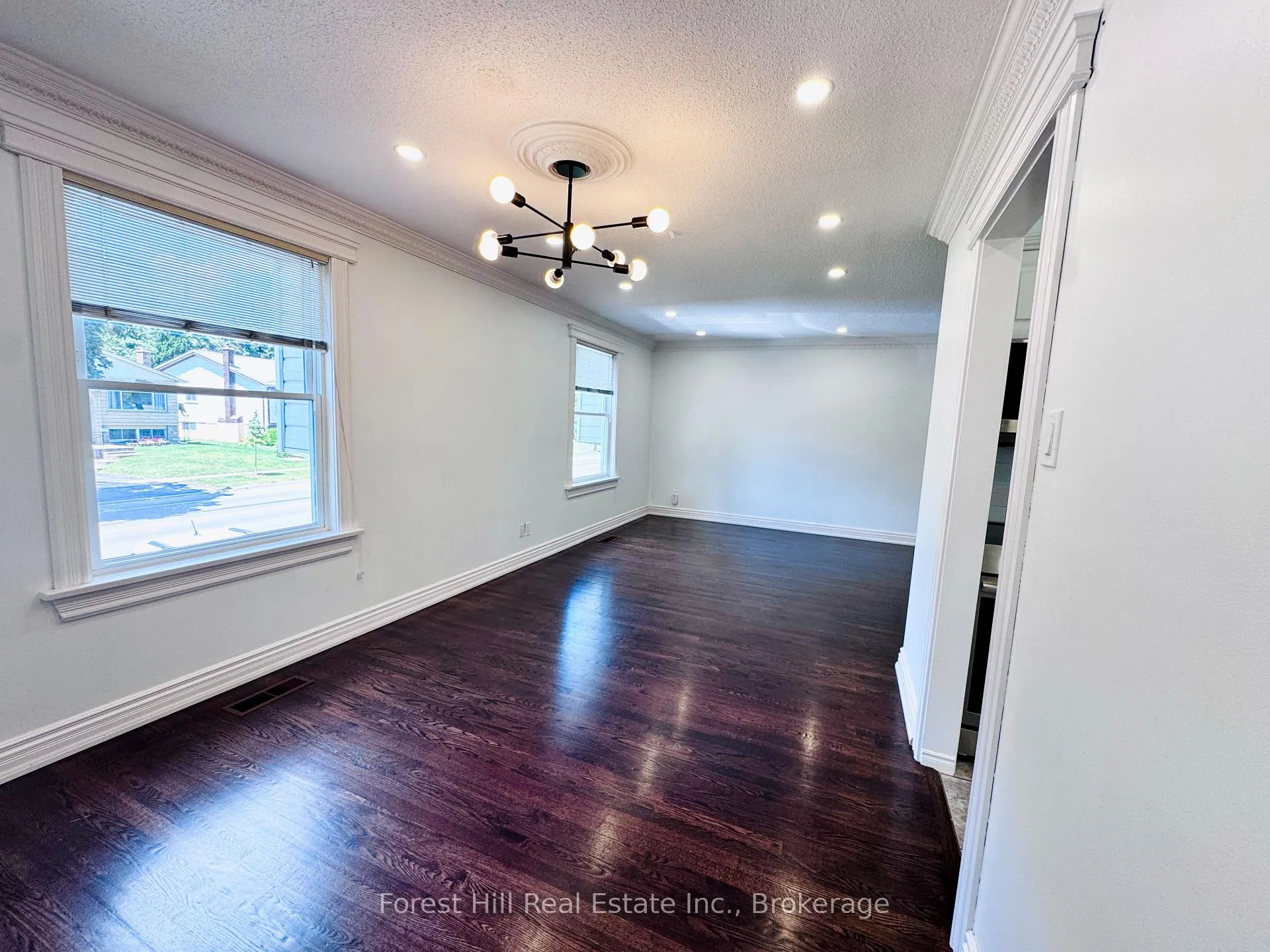 Photo 12 of 4278 Longmoor Drive, Burlington, Shoreacres — HOMEH