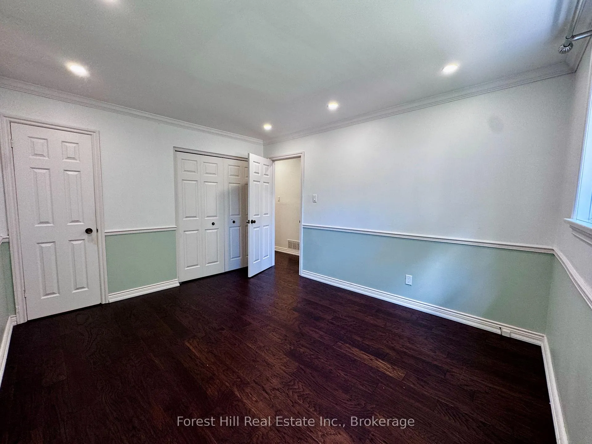 Photo 13 of 4278 Longmoor Drive, Burlington, Shoreacres — HOMEH
