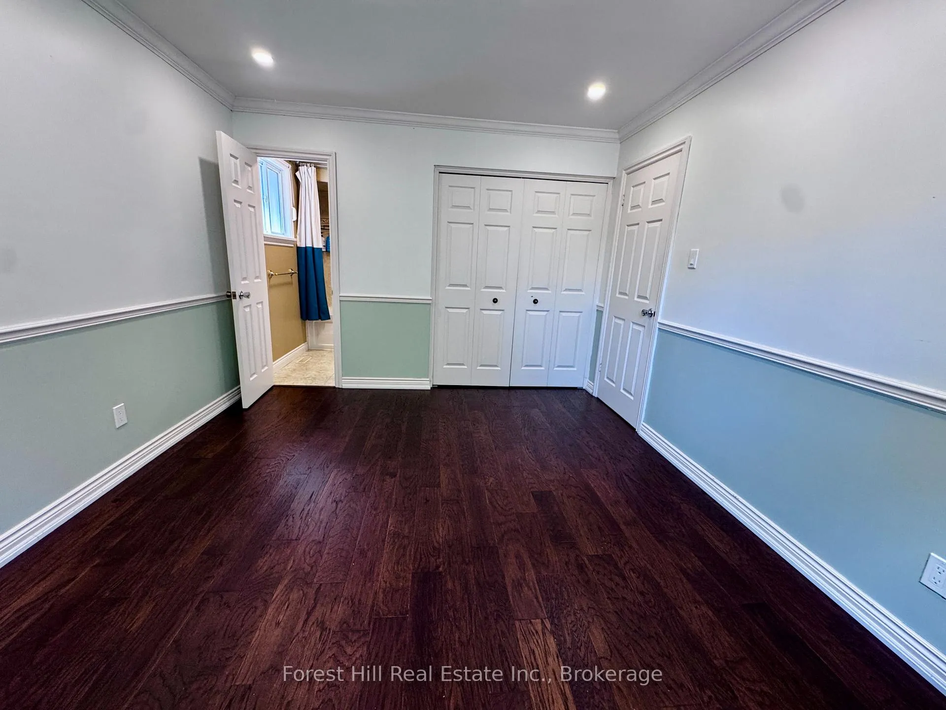 Photo 15 of 4278 Longmoor Drive, Burlington, Shoreacres — HOMEH