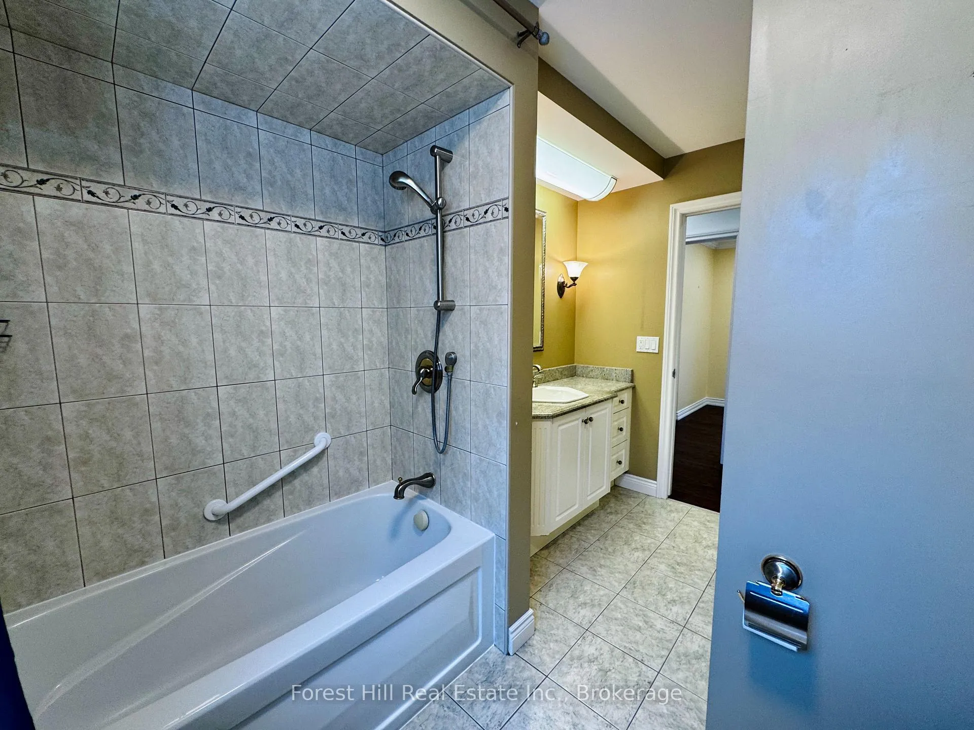 Photo 23 of 4278 Longmoor Drive, Burlington, Shoreacres — HOMEH