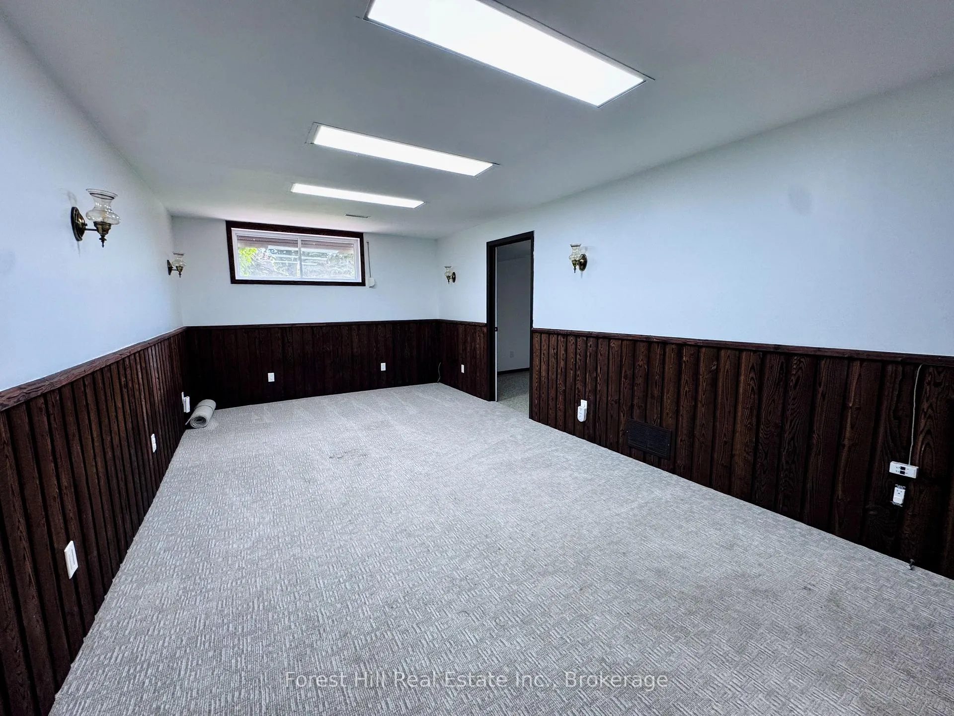 Photo 24 of 4278 Longmoor Drive, Burlington, Shoreacres — HOMEH