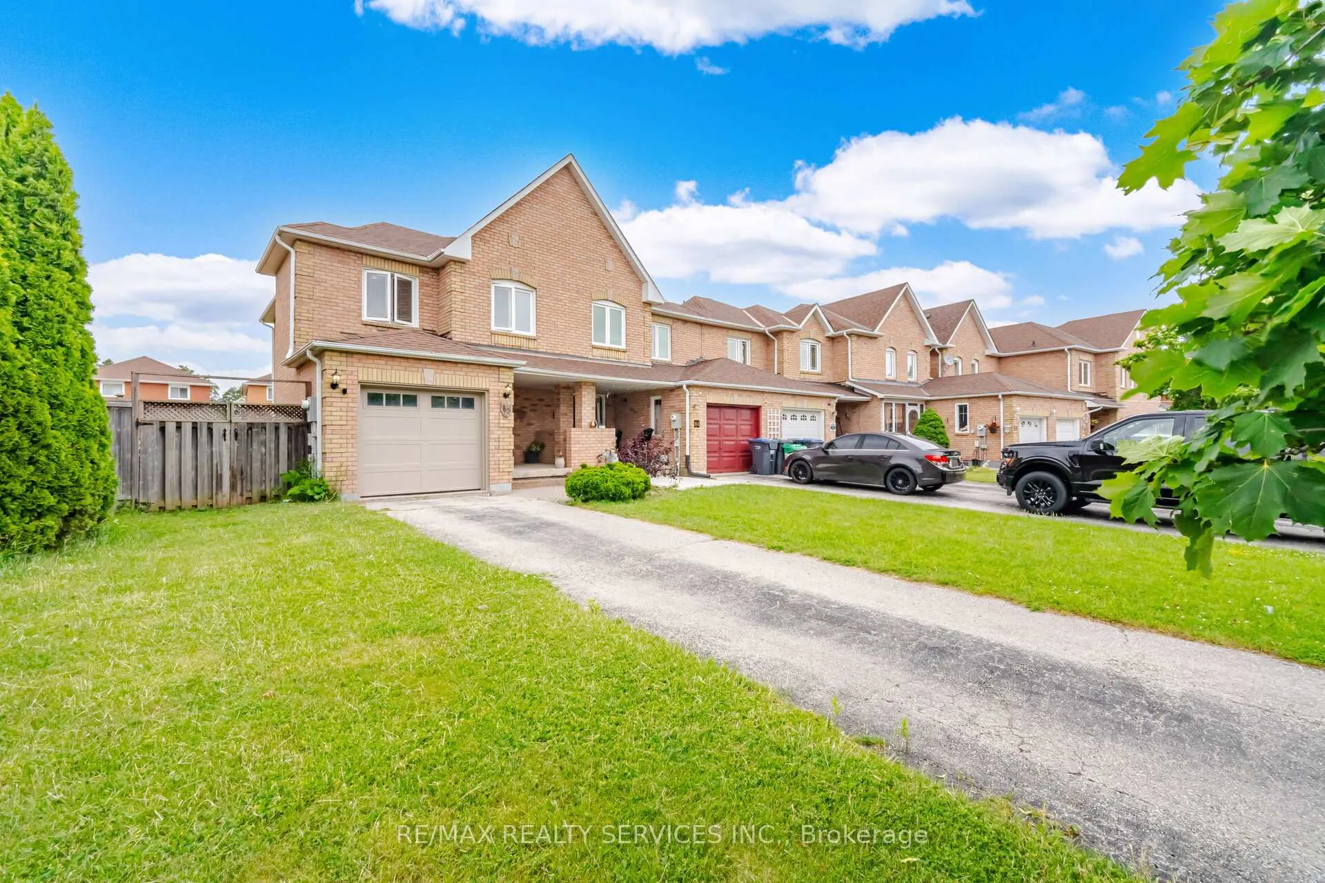 Photo 2 of 82 Muirland Crescent, Brampton, Northwood Park — HOMEH