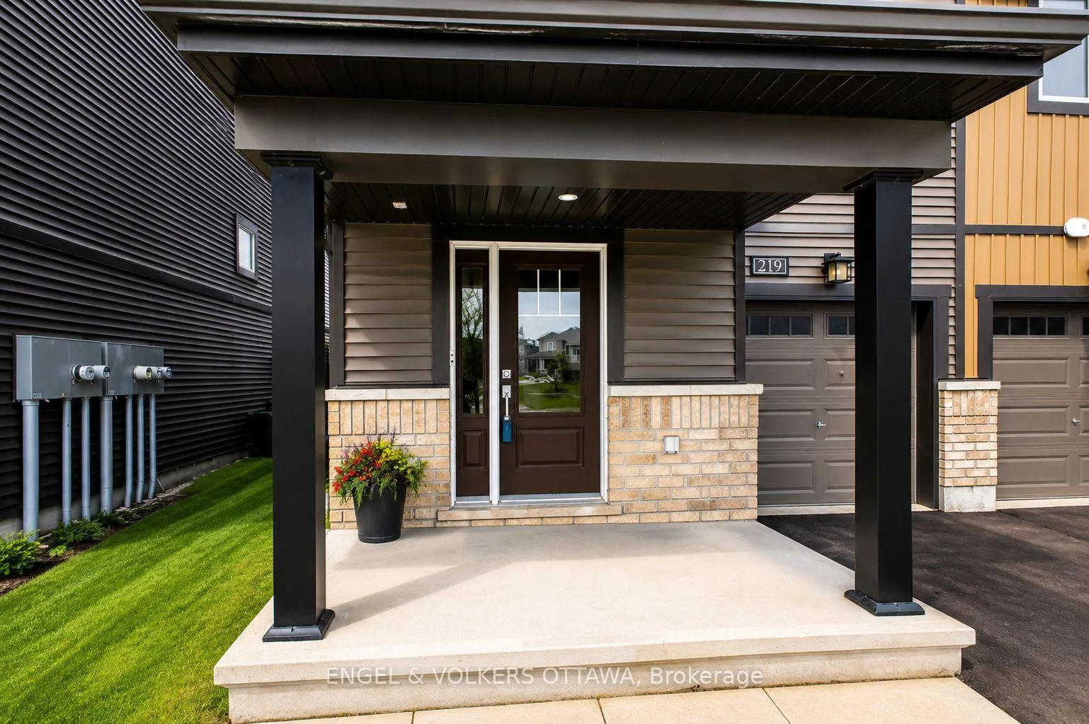 Photo 3 of 219 Liebe Terrace, Ottawa, Barrhaven - Heritage Park — HOMEH