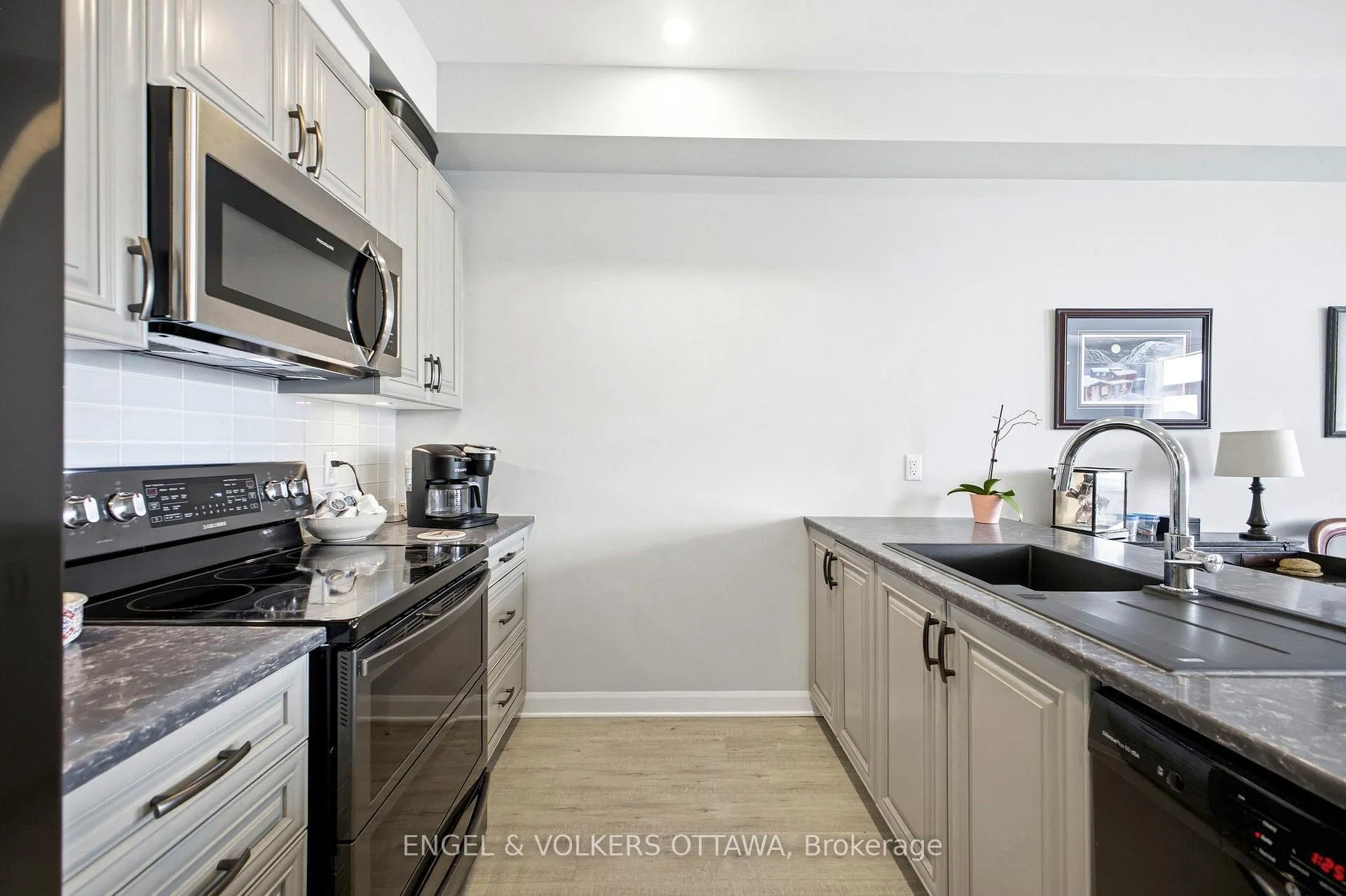 Photo 7 of 219 Liebe Terrace, Ottawa, Barrhaven - Heritage Park — HOMEH