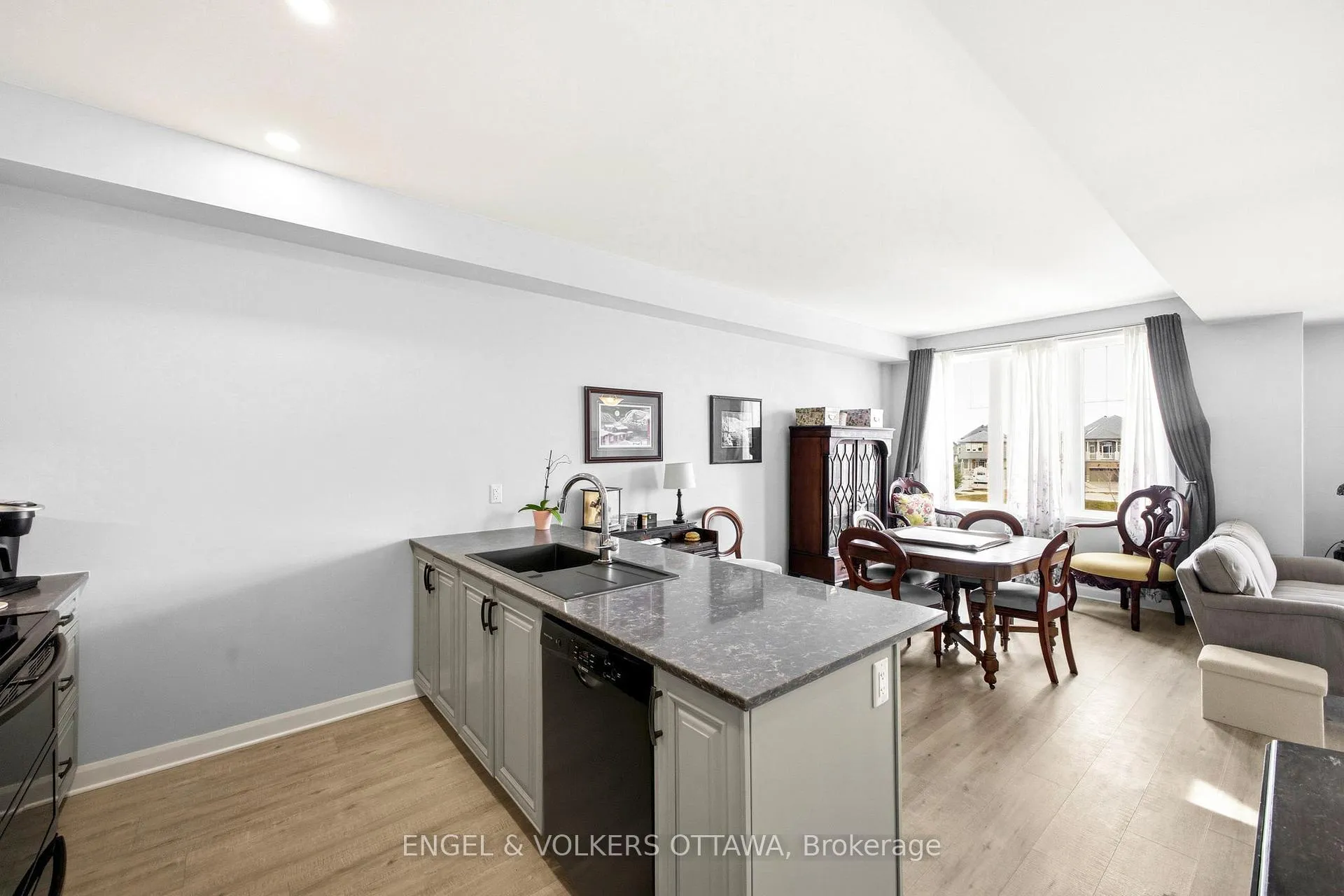 Photo 8 of 219 Liebe Terrace, Ottawa, Barrhaven - Heritage Park — HOMEH