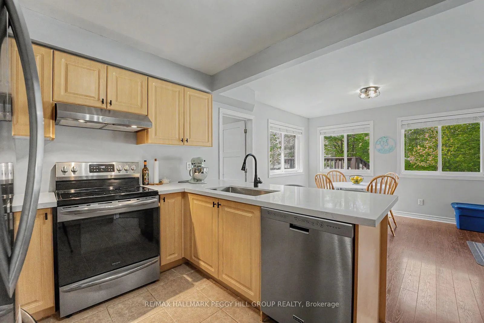 Photo 8 of 26 Kenwell Crescent, Barrie, Holly — HOMEH