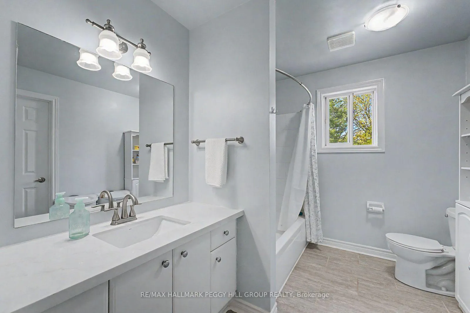 Photo 17 of 26 Kenwell Crescent, Barrie, Holly — HOMEH