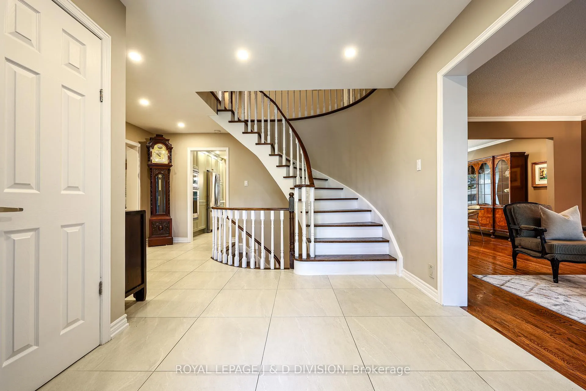 Photo 5 of 20 Carnegie Crescent, Markham, Aileen-Willowbrook — HOMEH