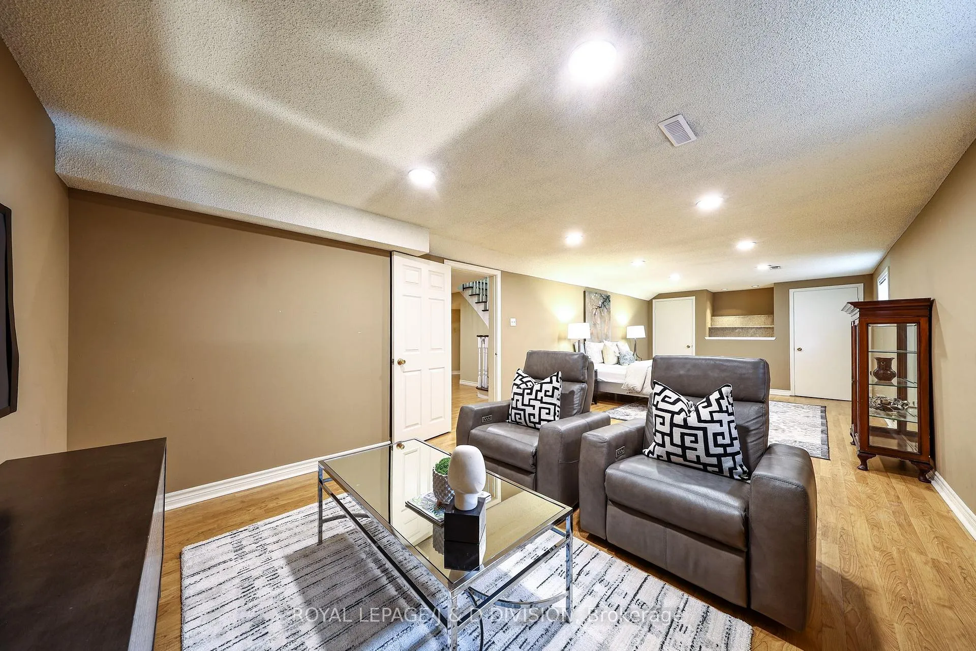 Photo 41 of 20 Carnegie Crescent, Markham, Aileen-Willowbrook — HOMEH