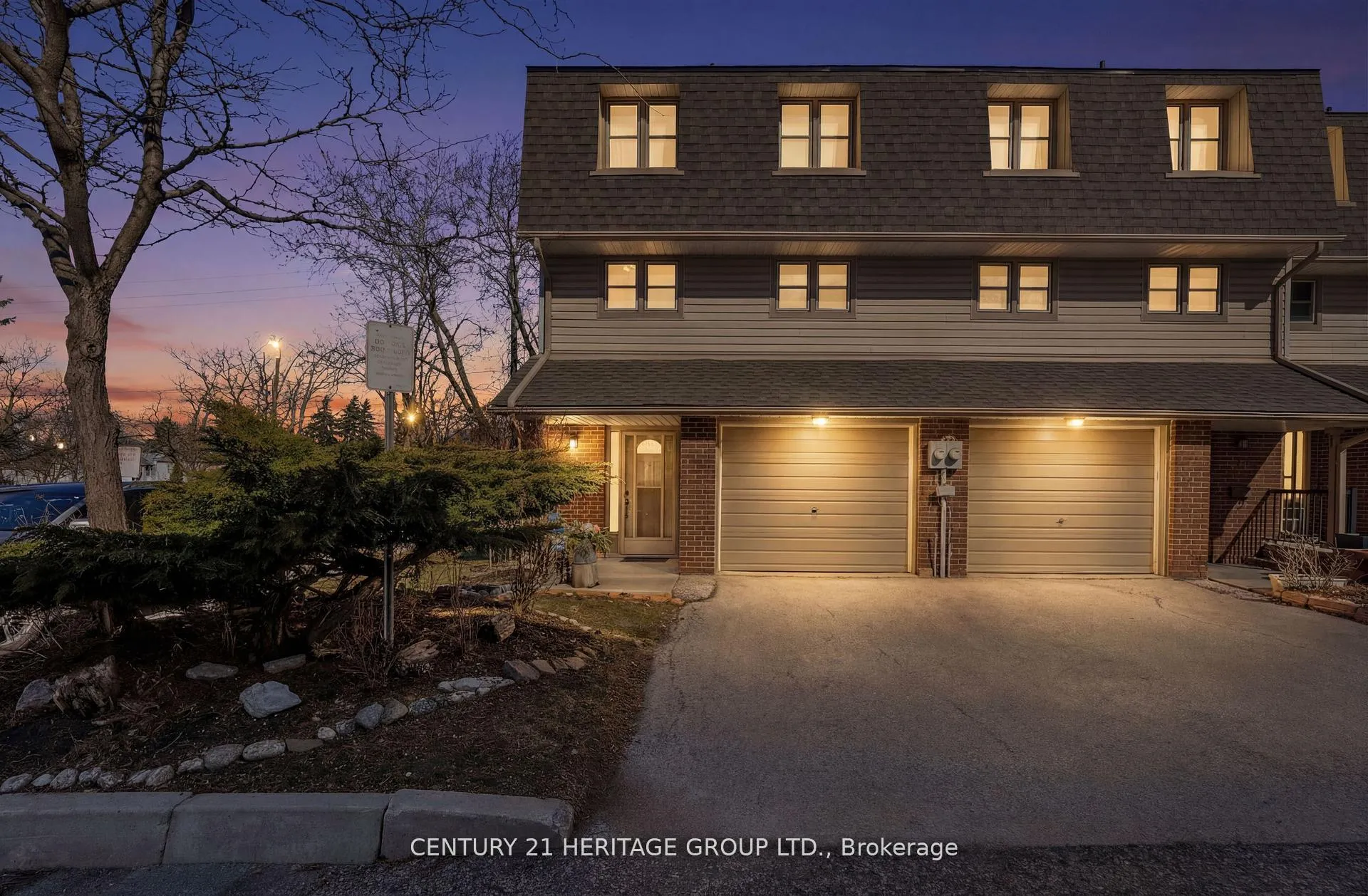 Photo 2 of Unit 40, 24 Purple Sageway, North York, Hillcrest Village — HOMEH